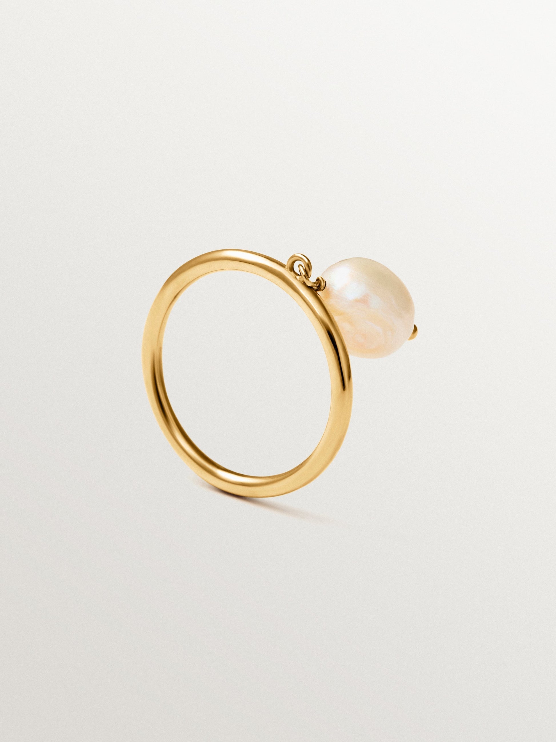 Anillo  con perla colgante de plata 925 bañada en oro de 18K