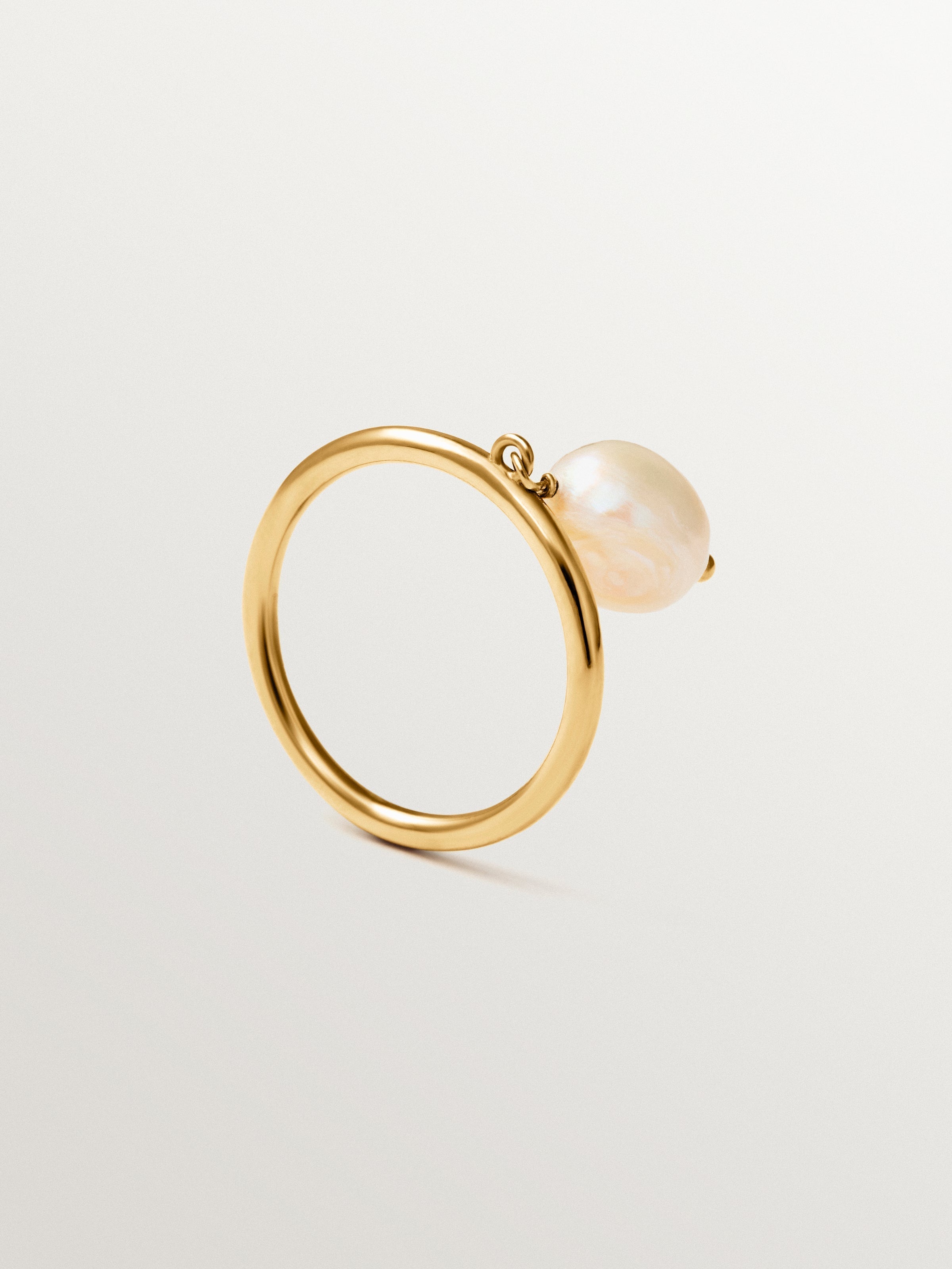 Anillo  con perla colgante de plata 925 bañada en oro de 18K