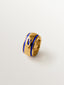 Charm con inicial V de plata 925 bañada en oro amarillo de 18K y esmalte azul con forma circular