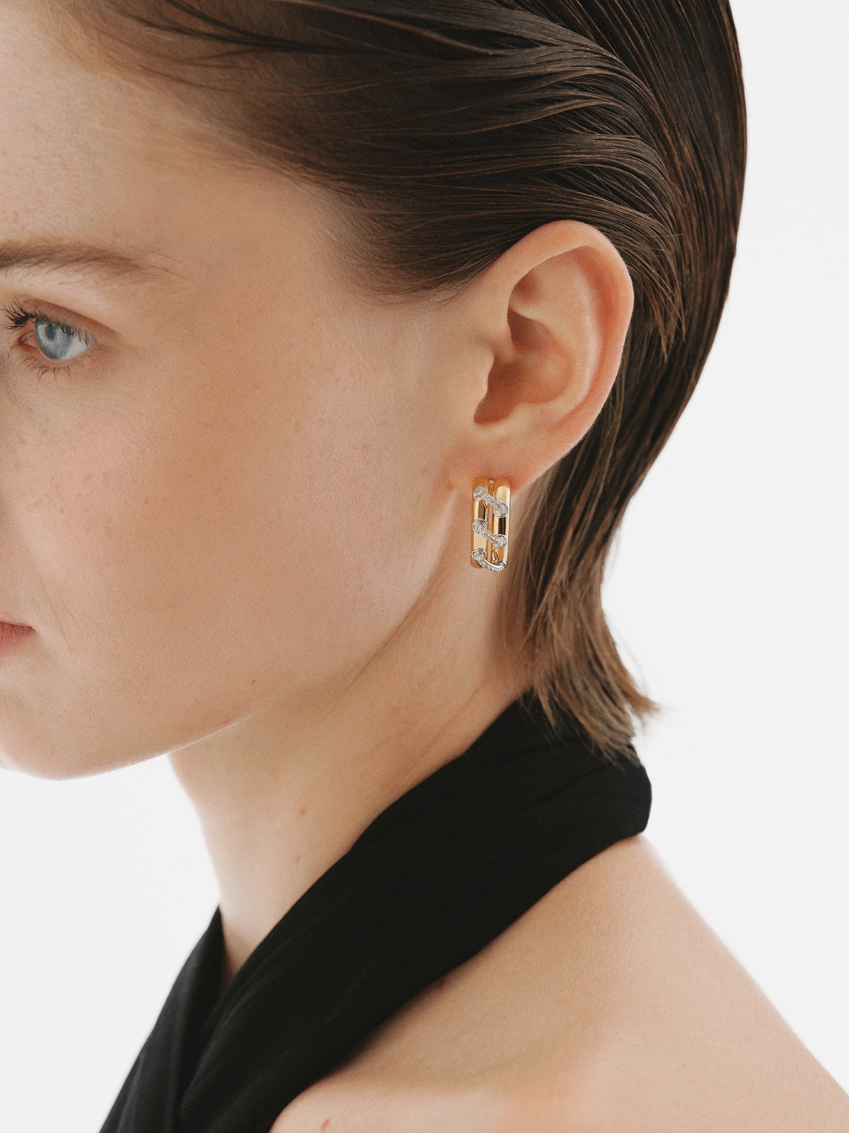 Pendientes de aro de plata 925 bañada en rodio y oro amarillo de 18K con pavé de topacios blancos