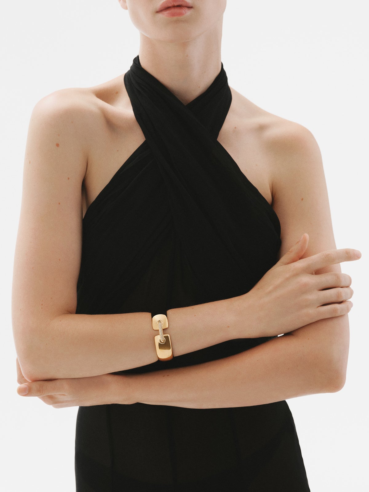 Pulsera rígida de plata 925 bañada en oro amarillo de 18K con pavé de espinelas negras