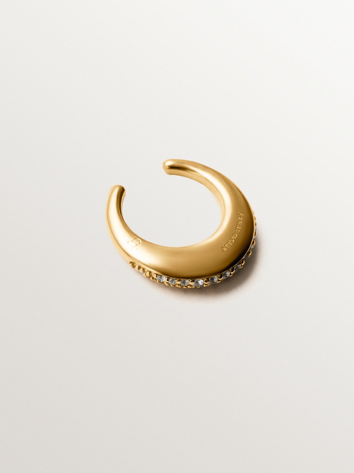 Pendiente individual de plata 925 bañada en oro amarillo de 18K con pavé de topacios blancos