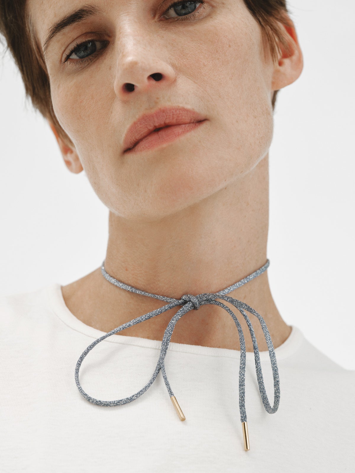 Cordel azul con acabados en plata 925