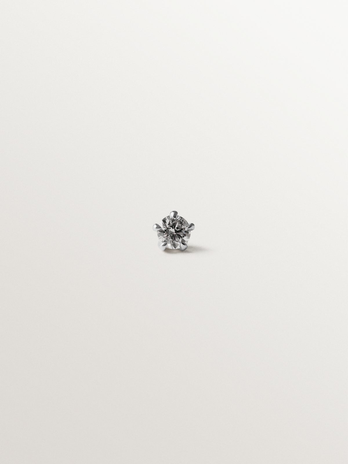 Piercing de oro blanco de 18K con diamante