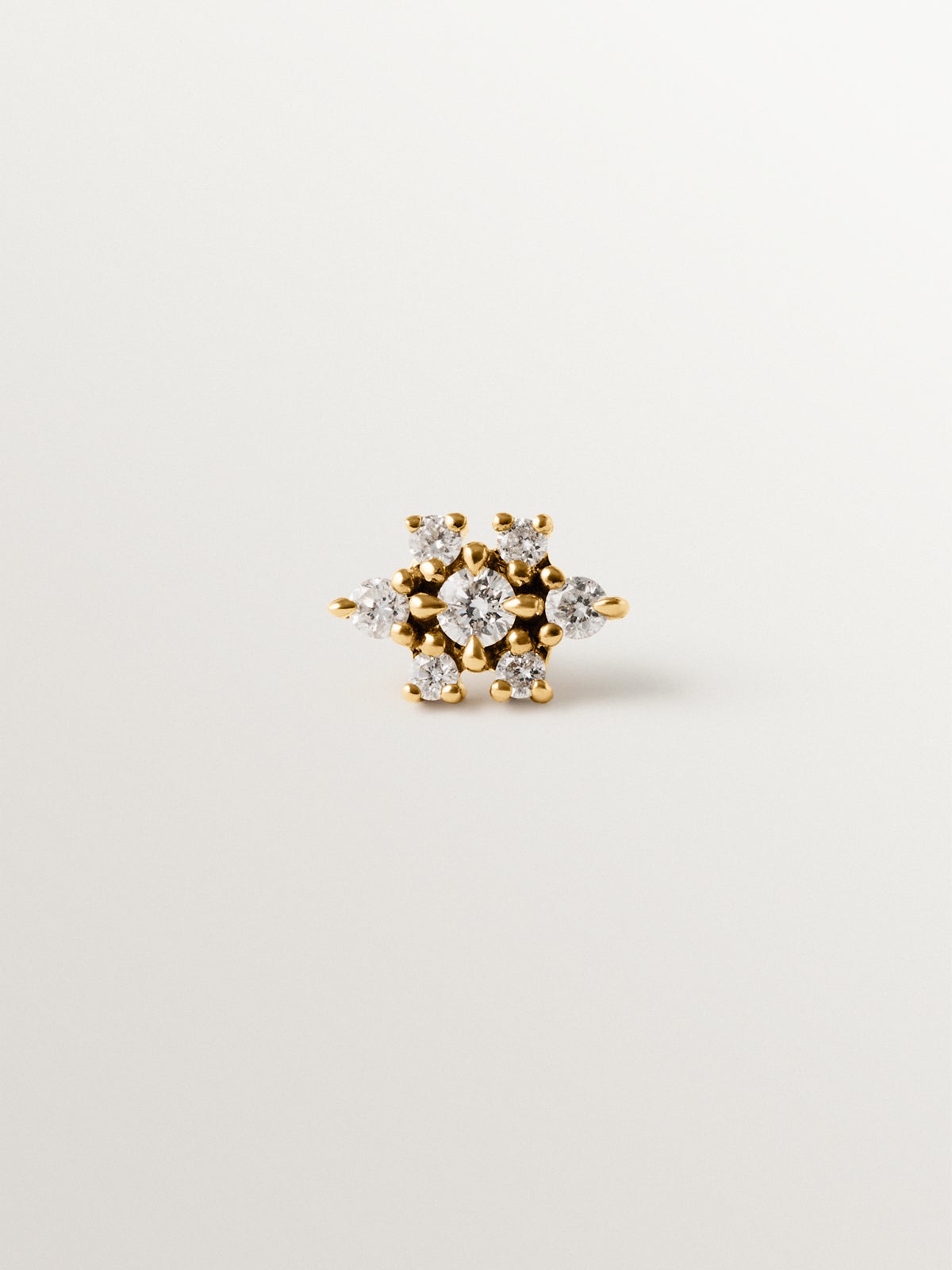 Piercing de oro amarillo de 18K con diamantes y forma de flor