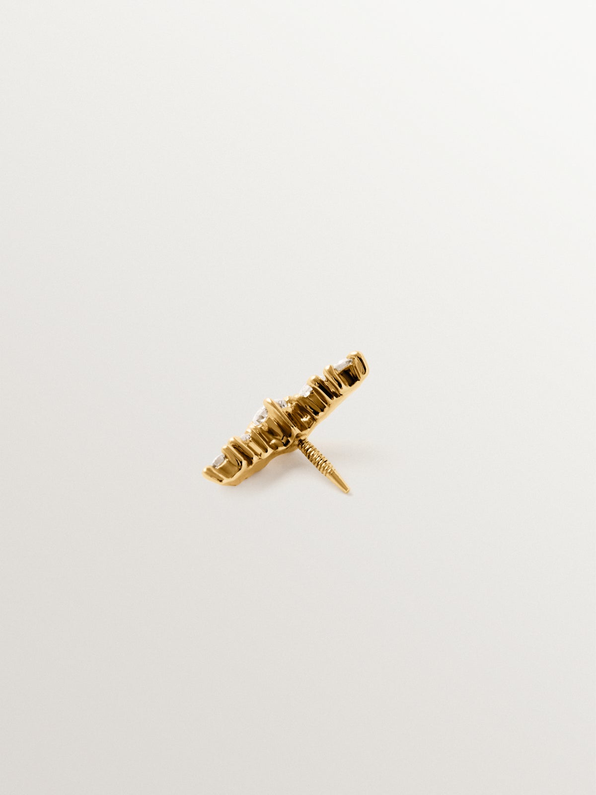 Piercing trepador de oro amarillo de 18K con diamantes