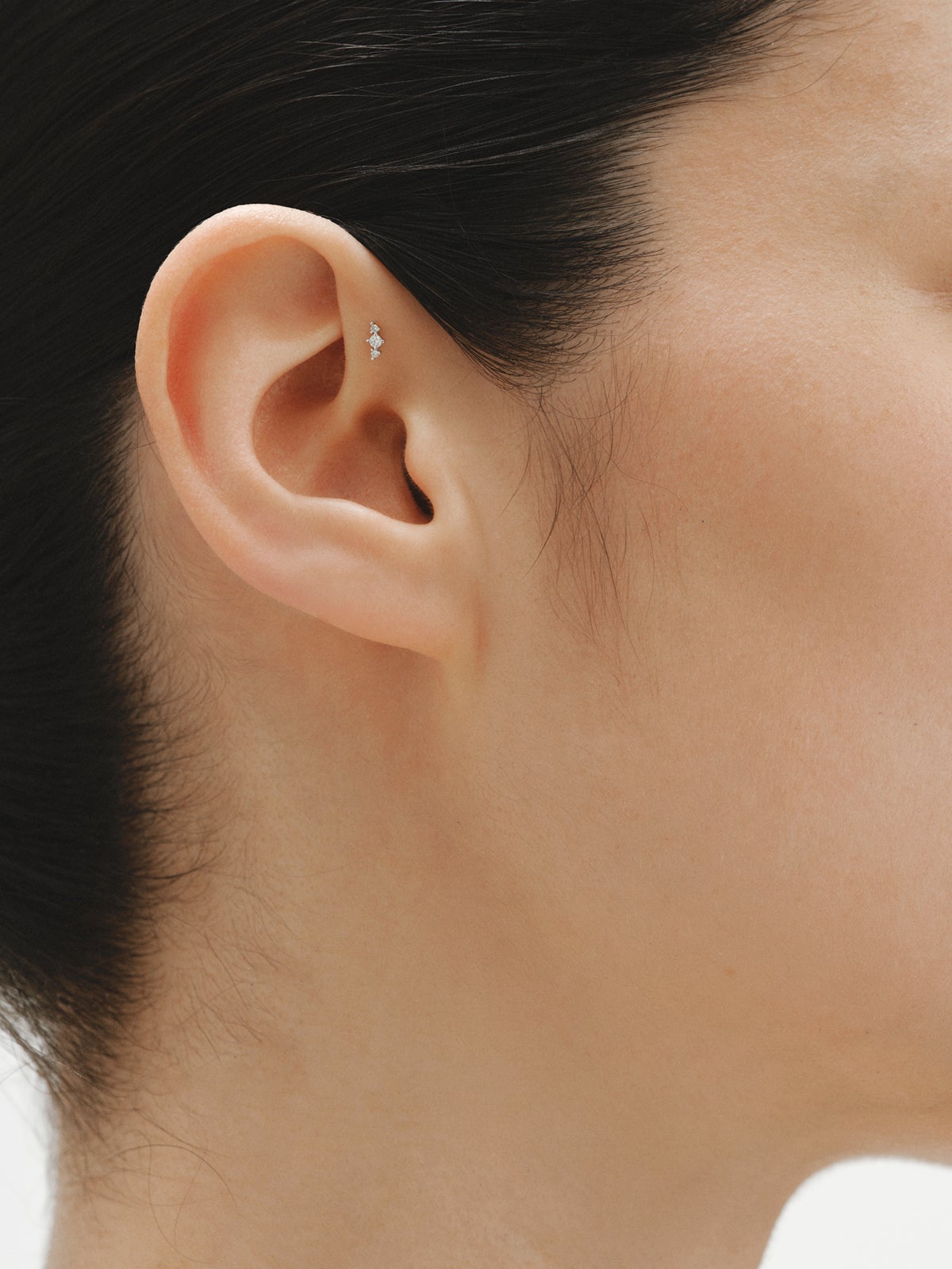 Piercing de oro blanco de 18K  con diamantes