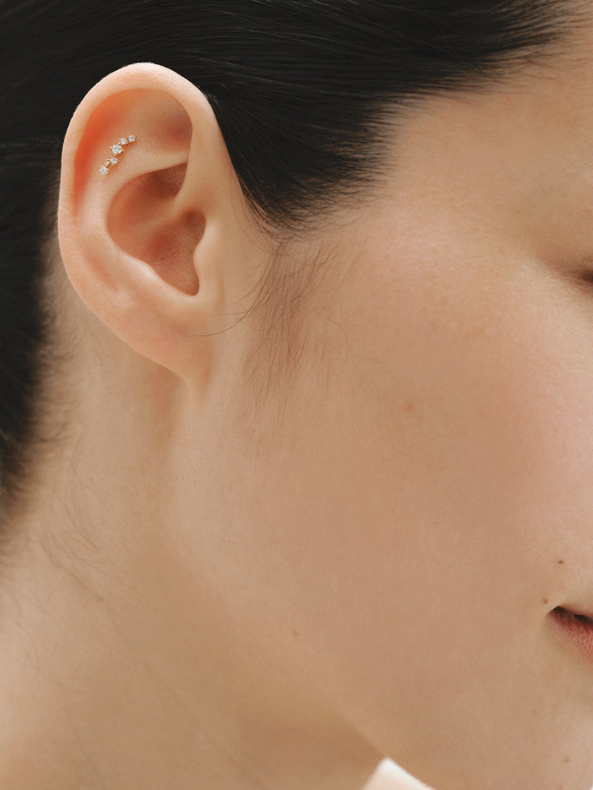 Piercing trepador de oro amarillo de 18K con diamantes