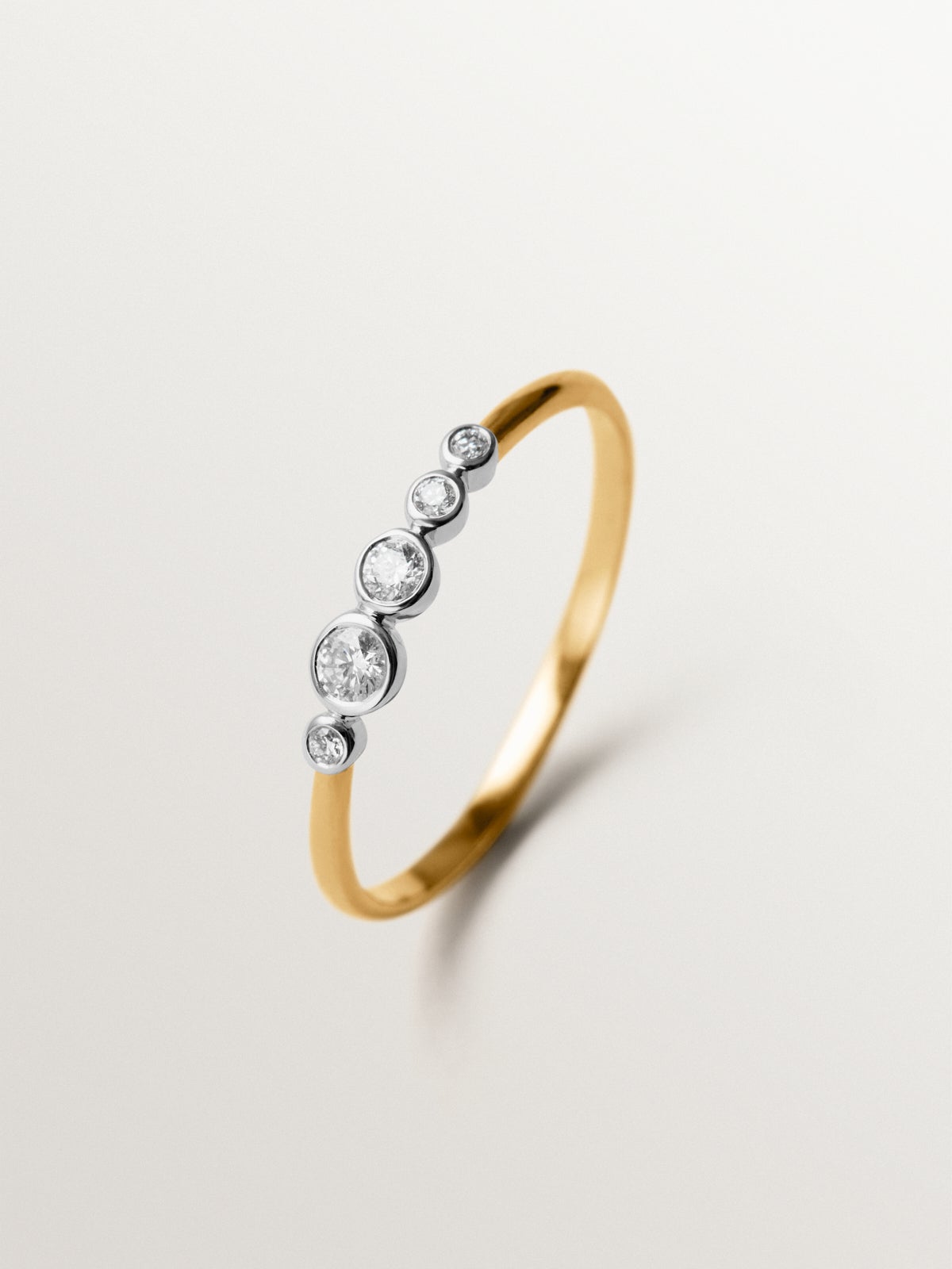 Anillo de oro blanco y amarillo de 9K con diamantes