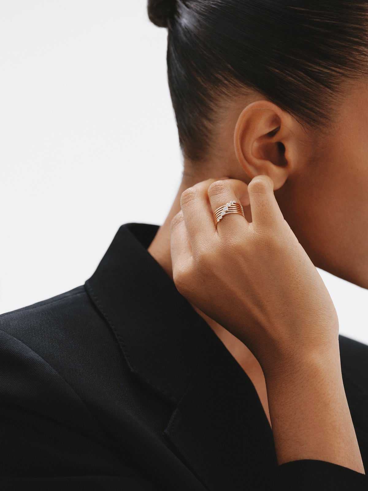 Anillo multibrazo de oro blanco y amarillo de 9K con diamantes en talla brillante