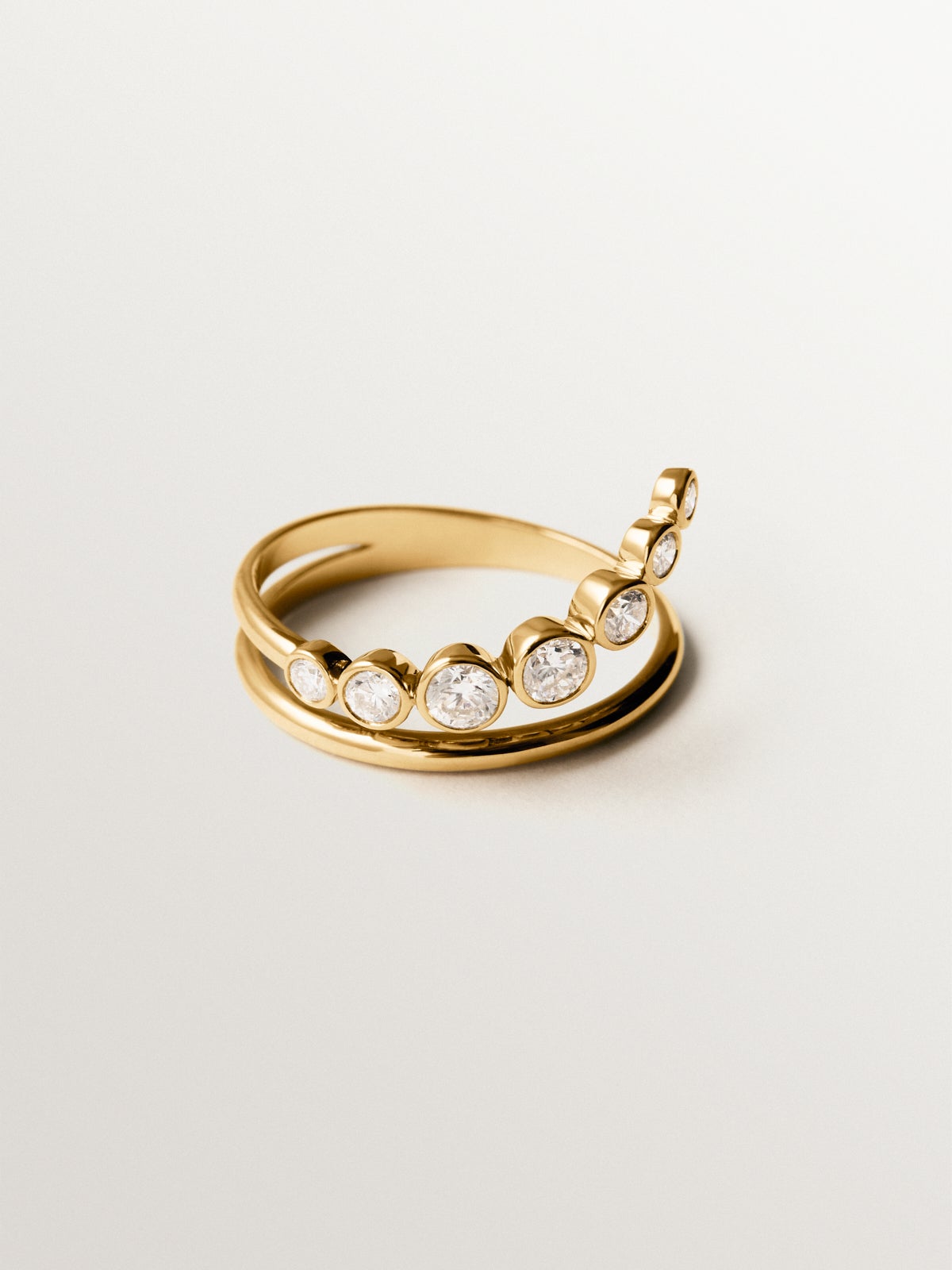 Anillo doble de oro amarillo de 9K con diamantes