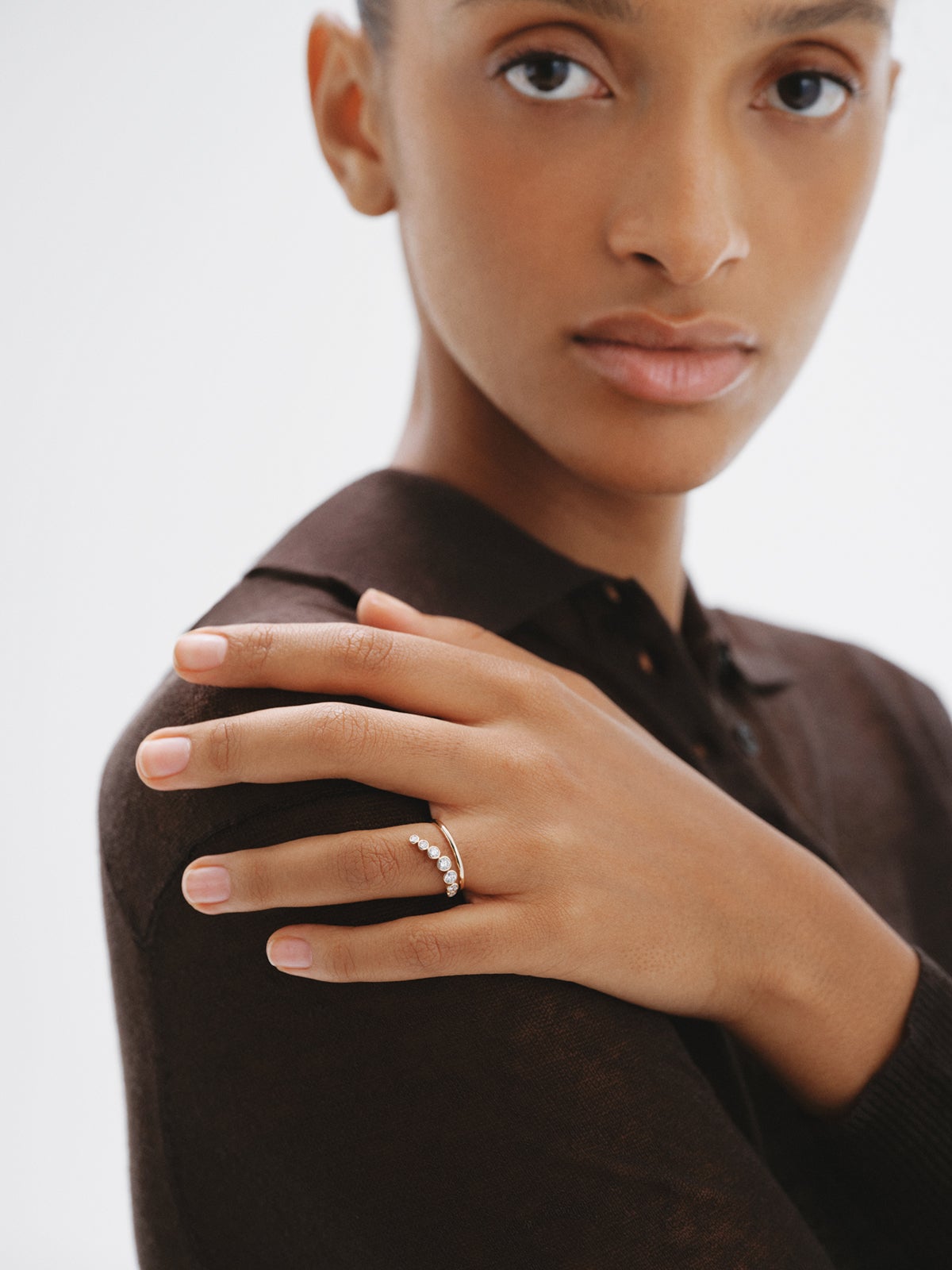 Anillo doble de oro amarillo de 9K con diamantes