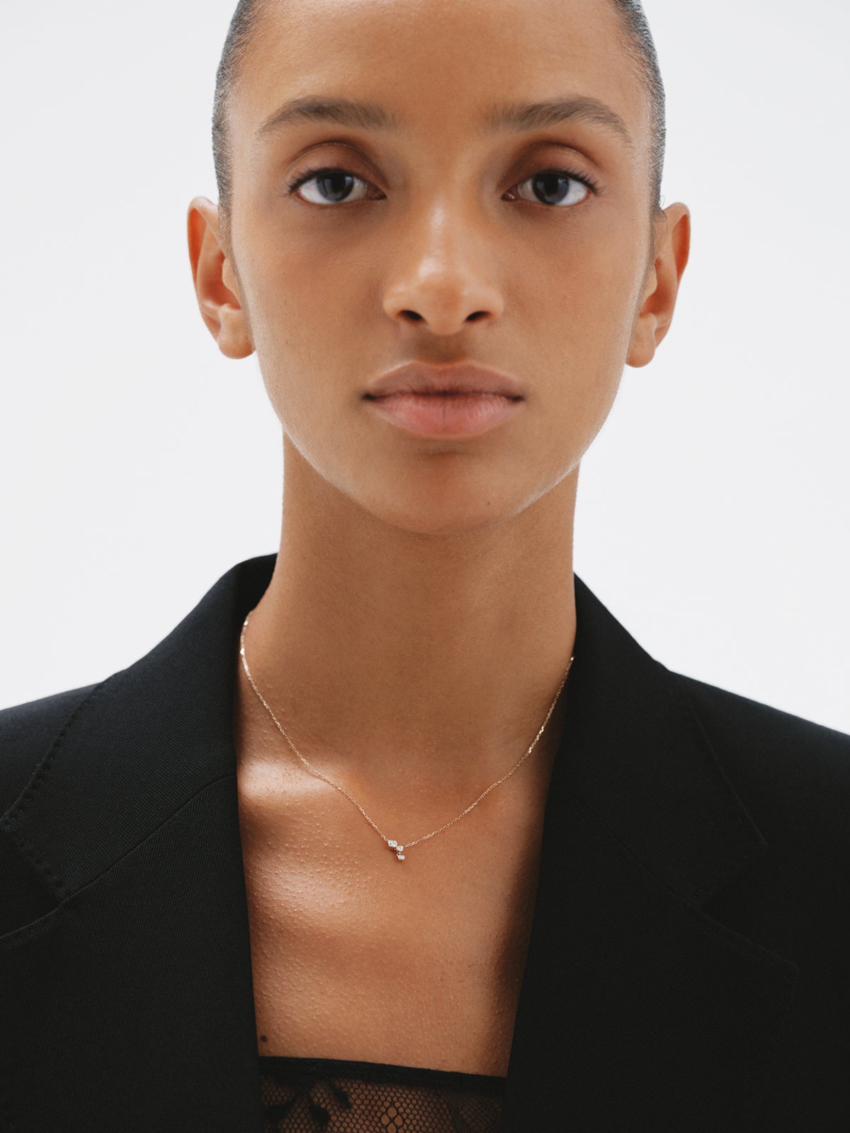 Collar de oro amarillo de 9K con tres diamantes