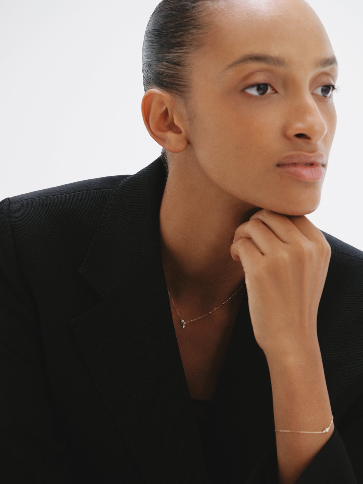 Collar de oro amarillo de 9K con tres diamantes