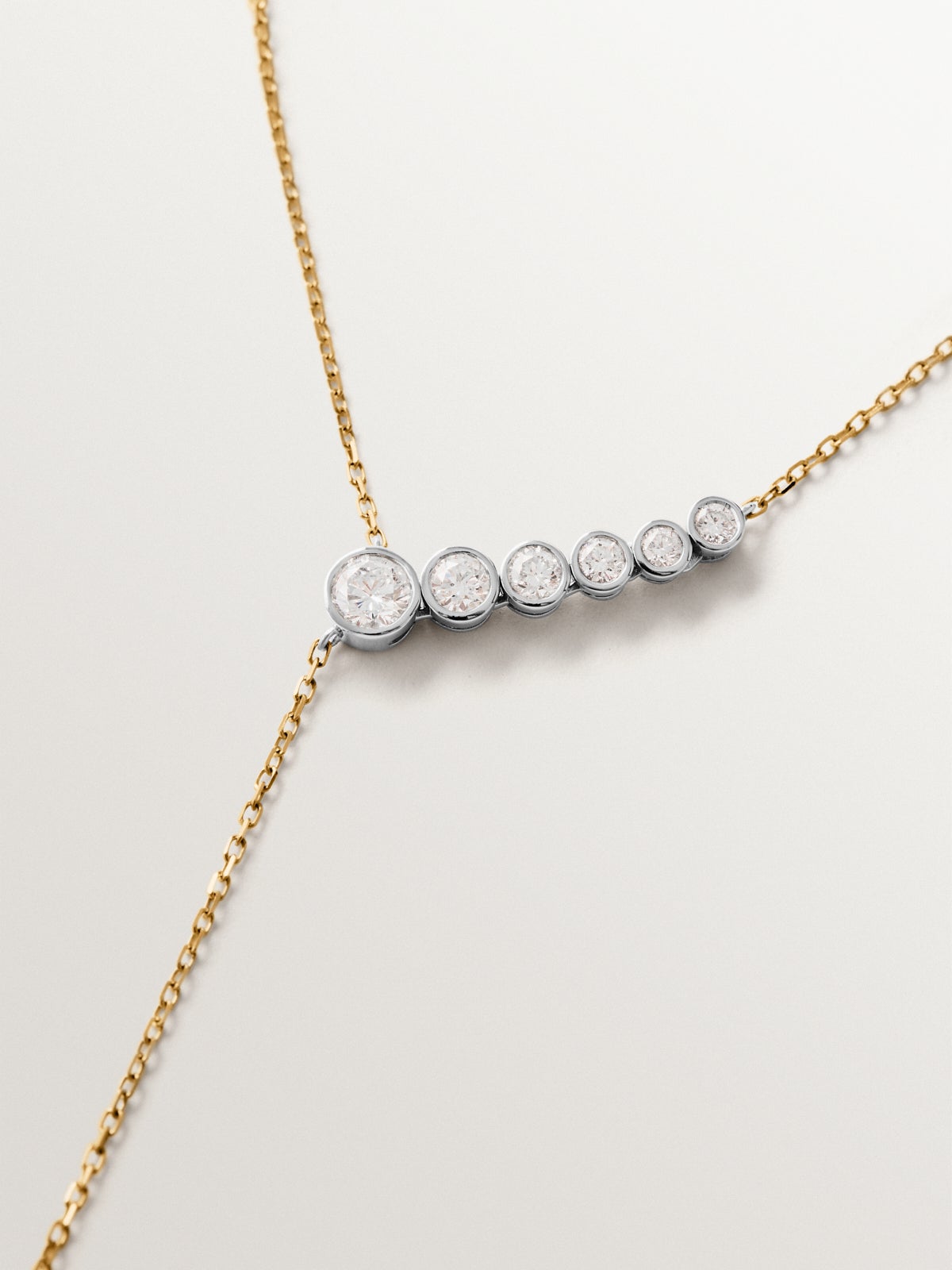 Collar de oro blanco y amarillo de 9K con diamantes