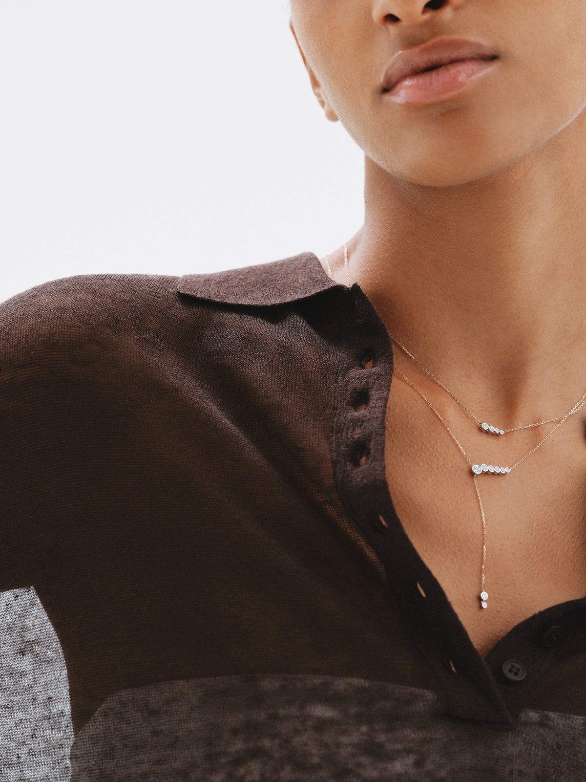 Collar de oro blanco y amarillo de 9K con cuatro diamantes