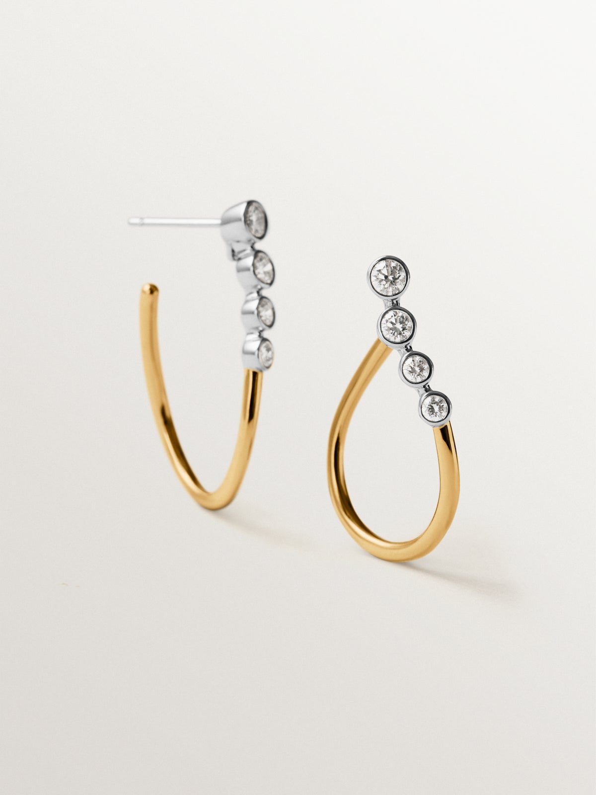 Pendientes de aro ondulados de oro blanco y amarillo de 9K y diamantes