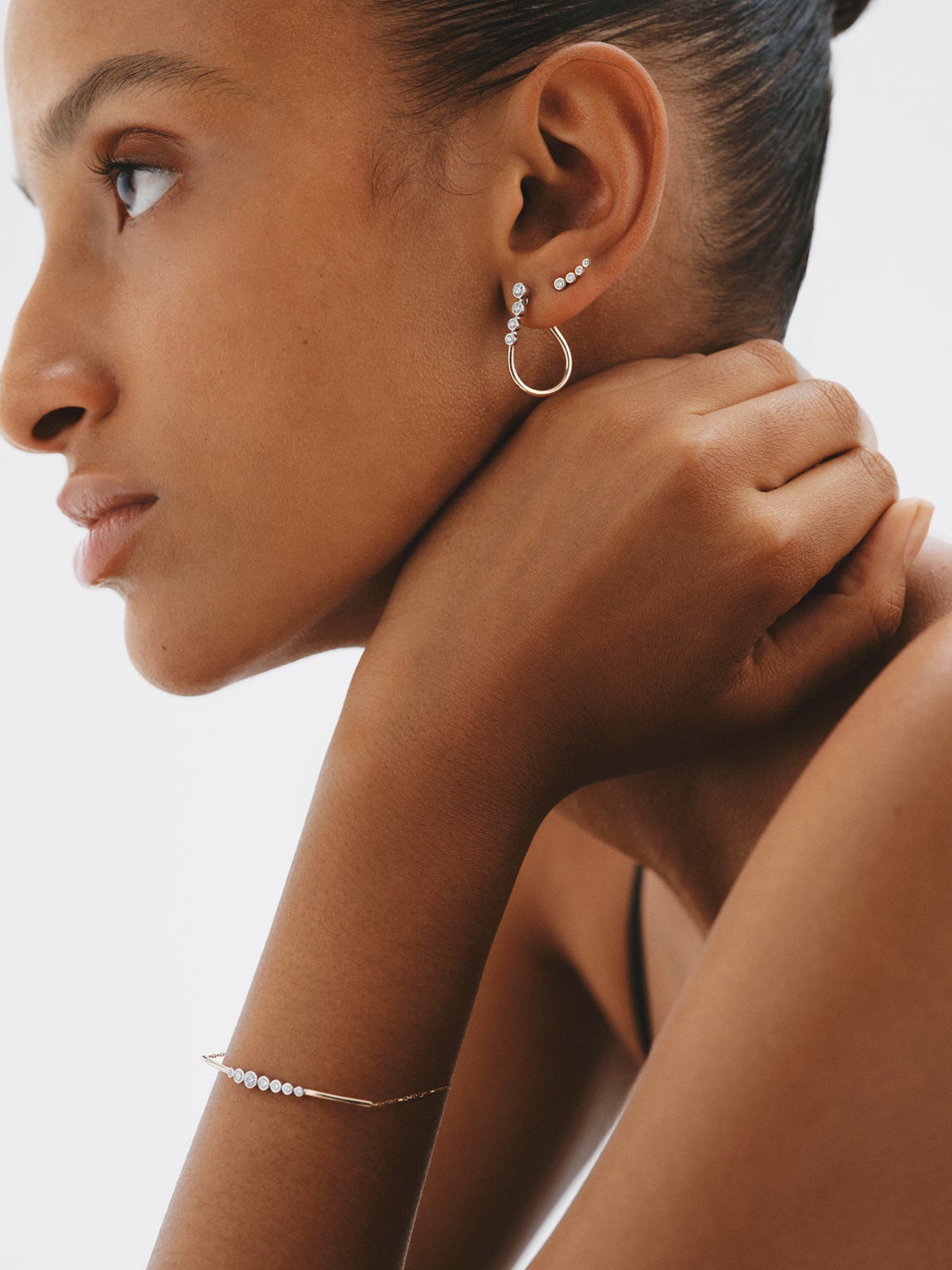 Pendiente individual de oro amarillo de 9K y diamantes