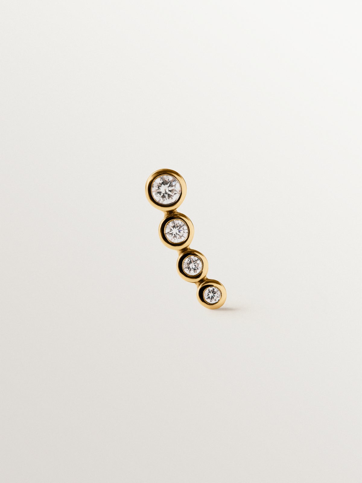 Pendiente individual de oro amarillo de 9K y diamantes