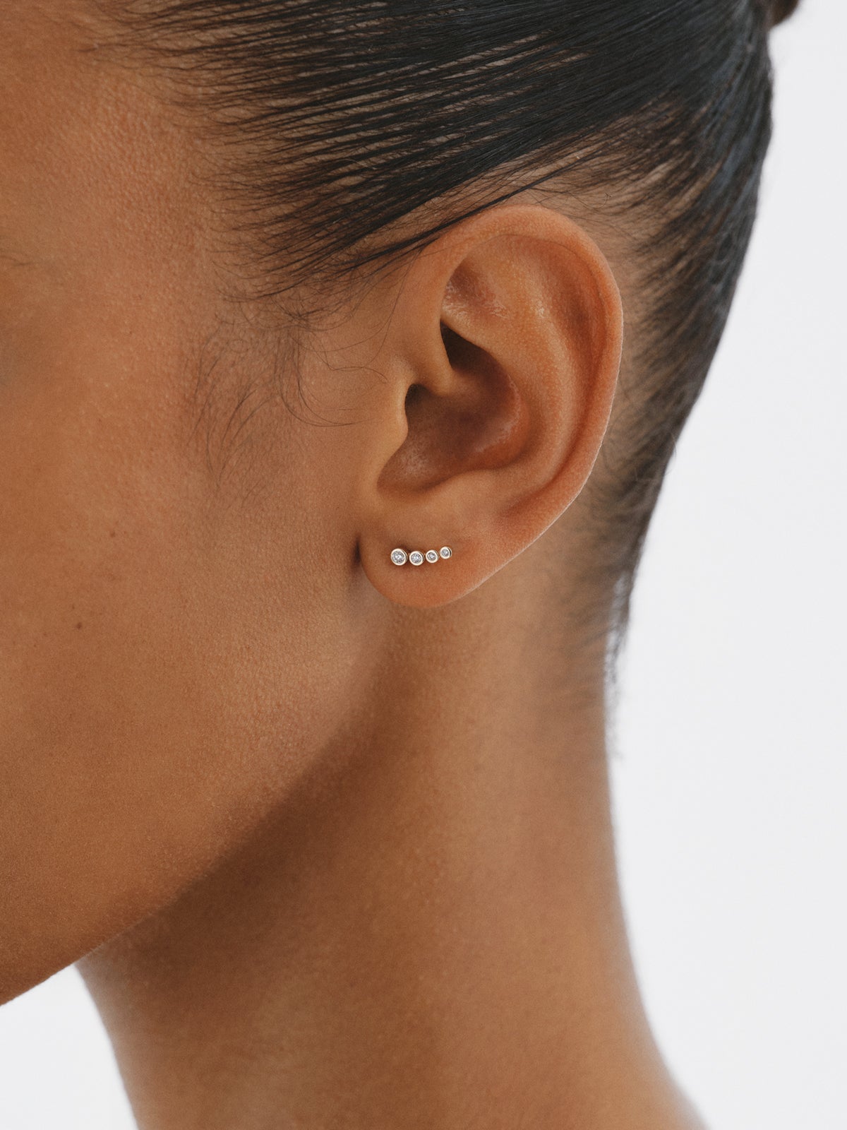 Pendiente individual de oro amarillo de 9K y diamantes