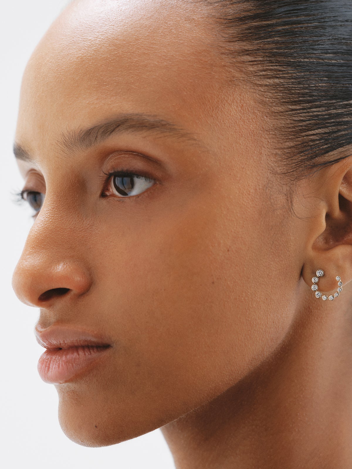 Pendientes de aro de oro amarillo de 9K con diamantes