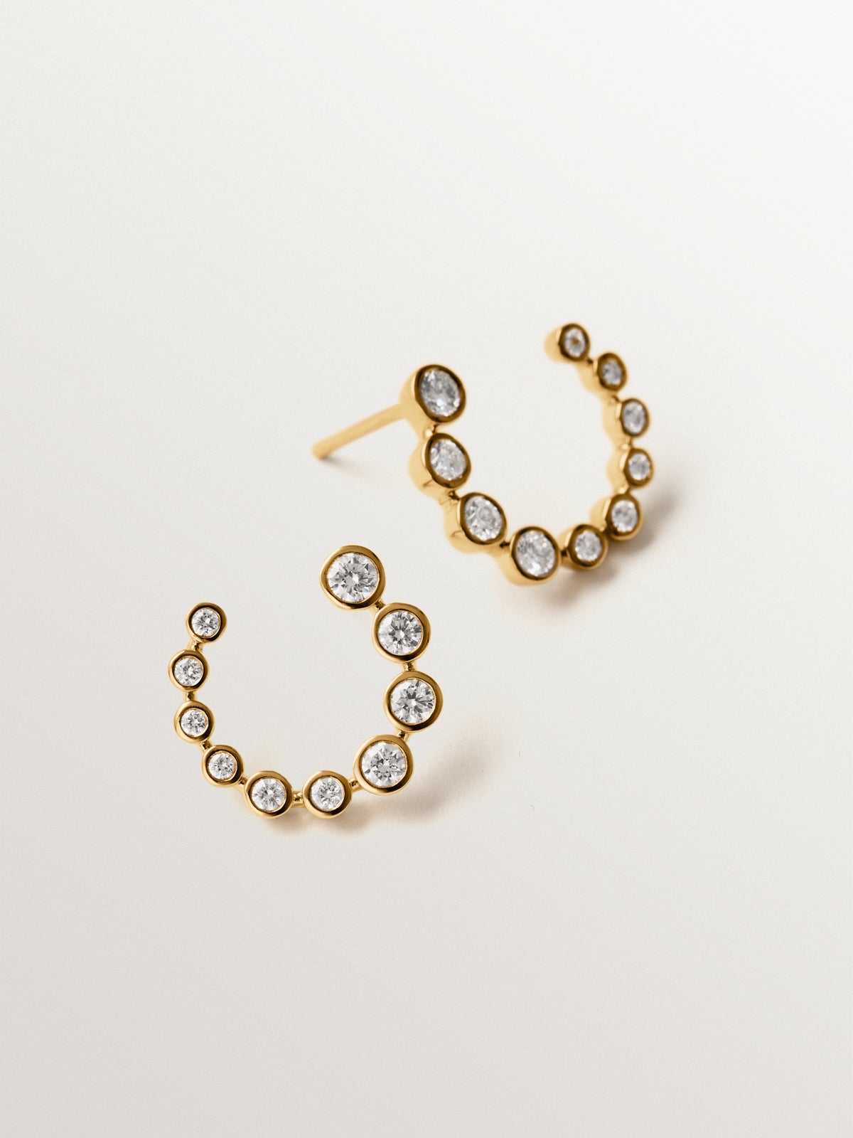 Pendientes de aro de oro amarillo de 9K con diamantes