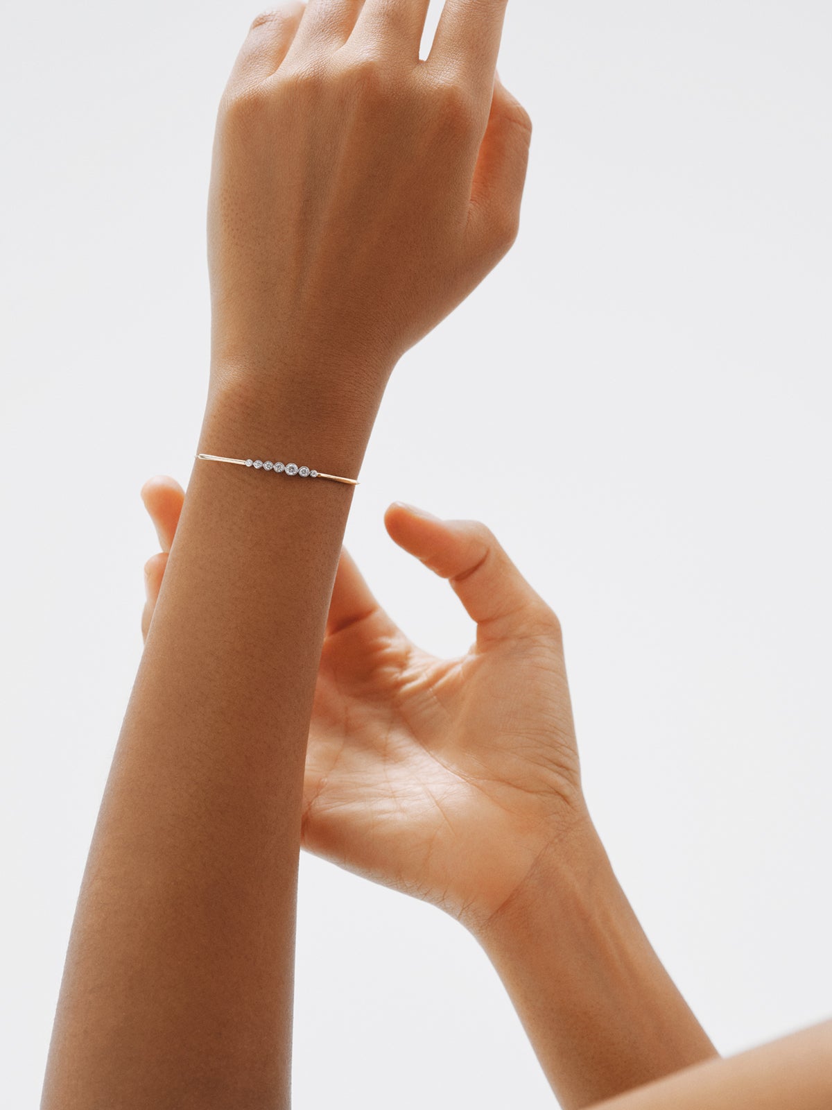 Pulsera de oro blanco y amarillo de 9K con diamantes