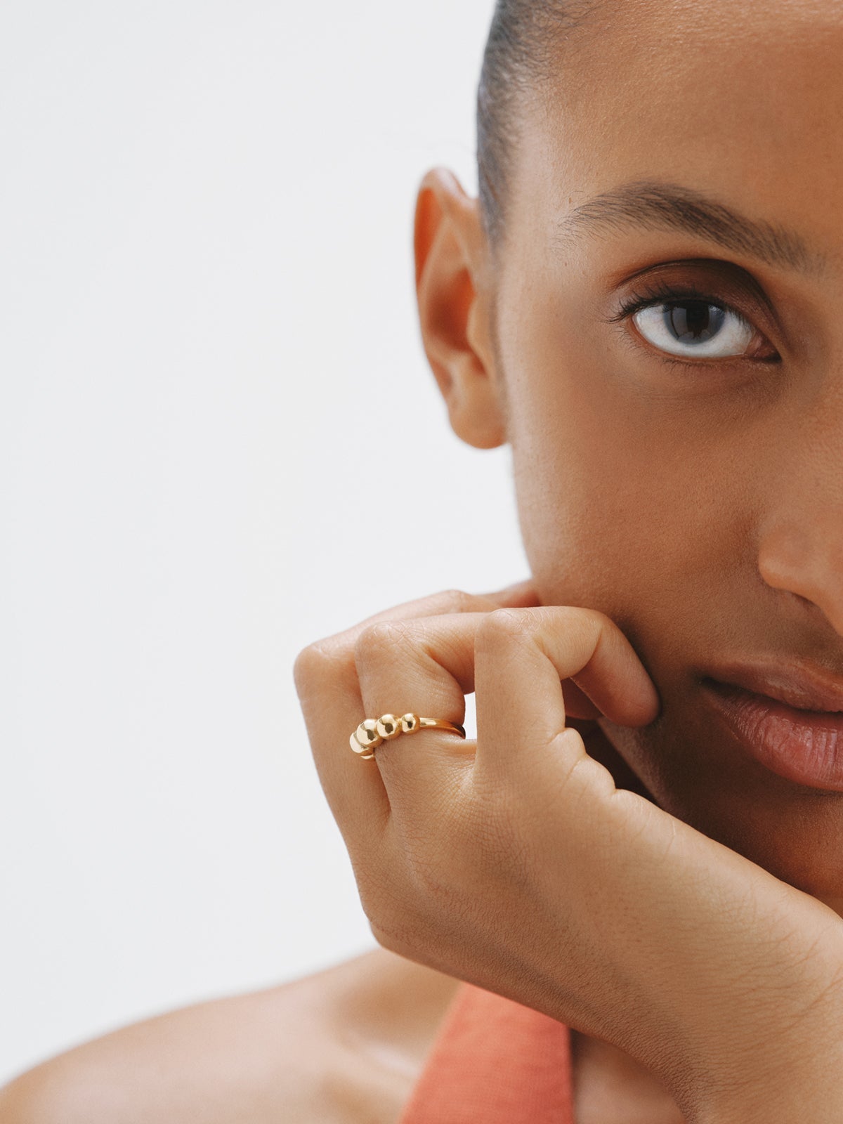 Anillo de plata 925 bañada en oro amarillo de 18K con motivo de esferas