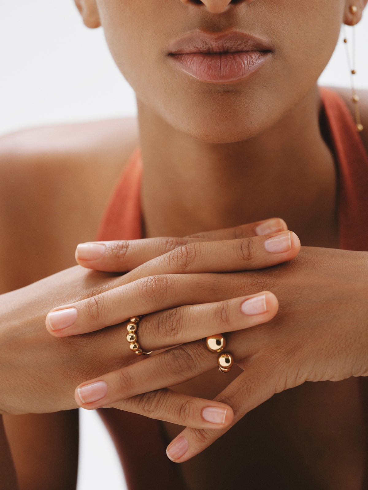 Anillo de plata 925 bañada en oro amarillo de 18K con motivo de esferas