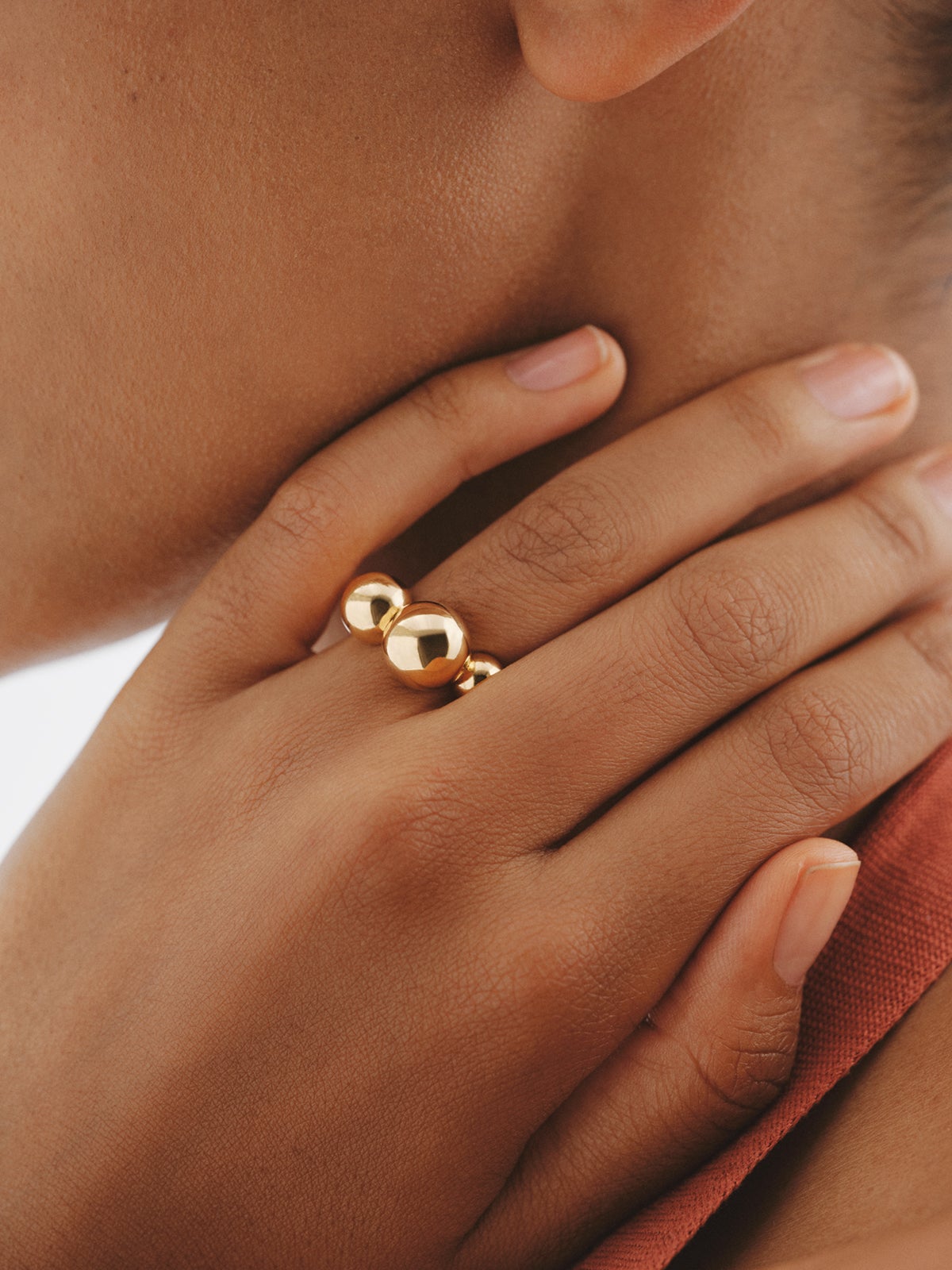 Anillo de plata 925 bañada en oro amarillo de 18K con esferas