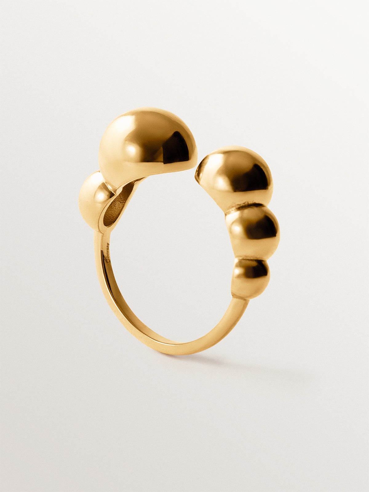 Anillo abierto de plata 925 bañada en oro amarillo de 18K con esferas