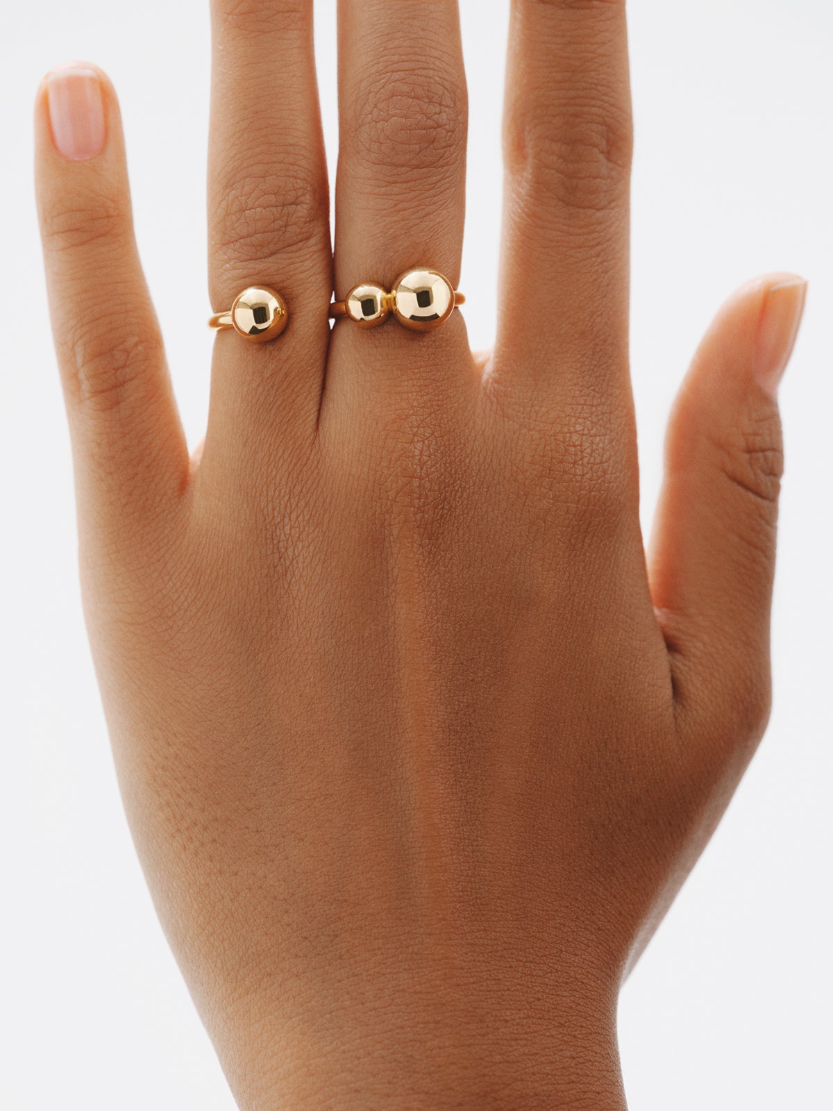 Anillo doble de plata 925 bañada en oro amarillo de 18K con motivo de esferas