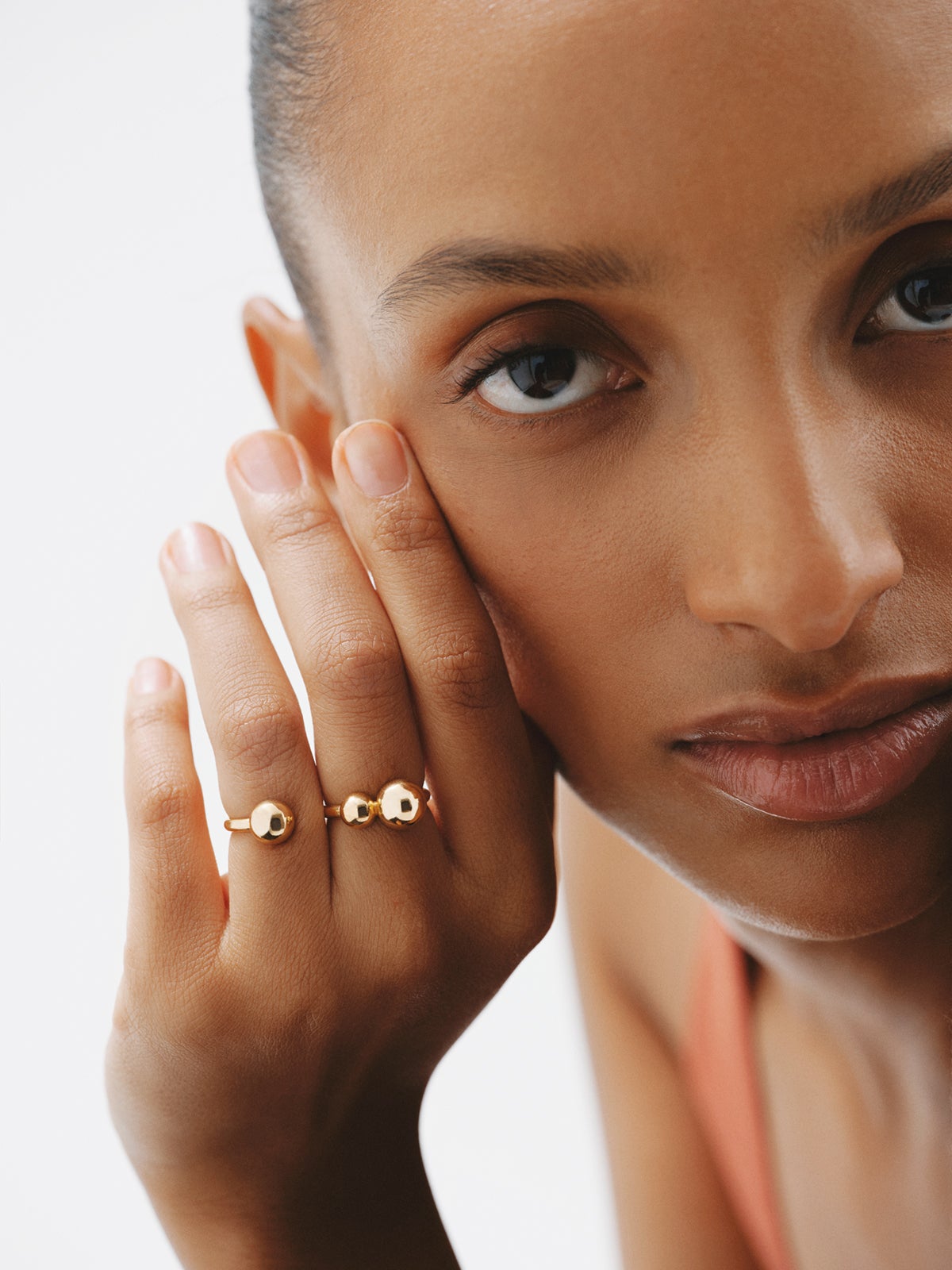 Anillo doble de plata 925 bañada en oro amarillo de 18K con motivo de esferas