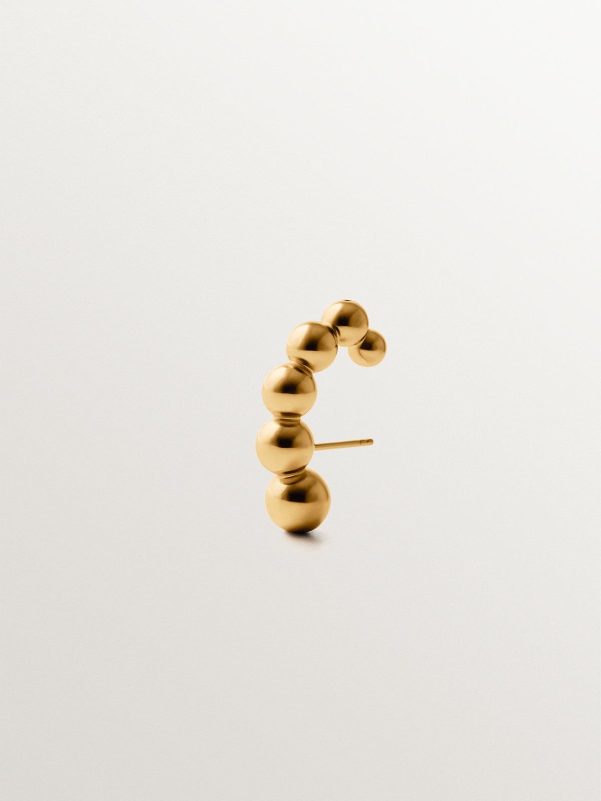 Pendiente individual de plata 925 bañada en oro amarillo de 18K con esferas