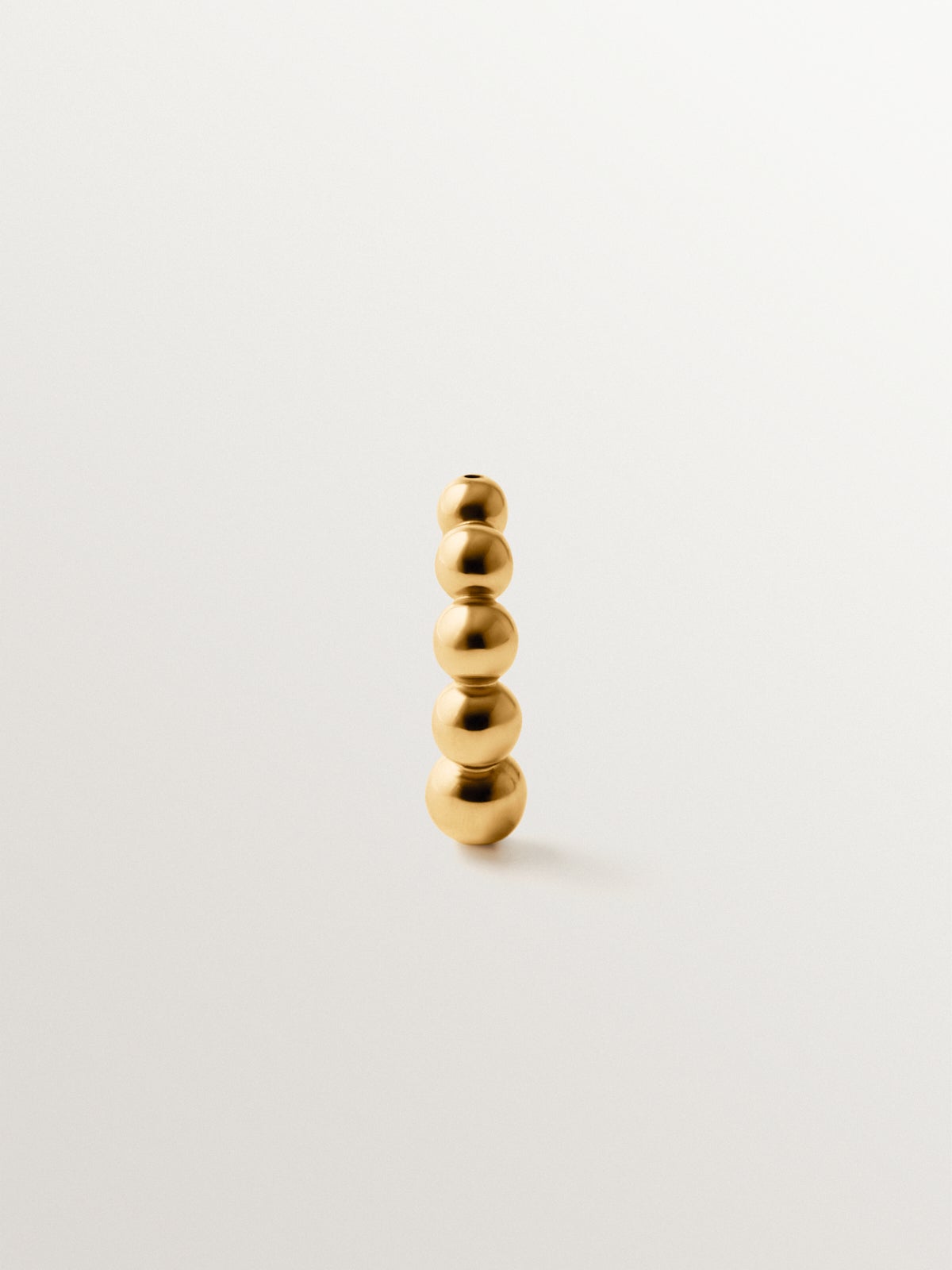 Pendiente individual de plata 925 bañada en oro amarillo de 18K con esferas