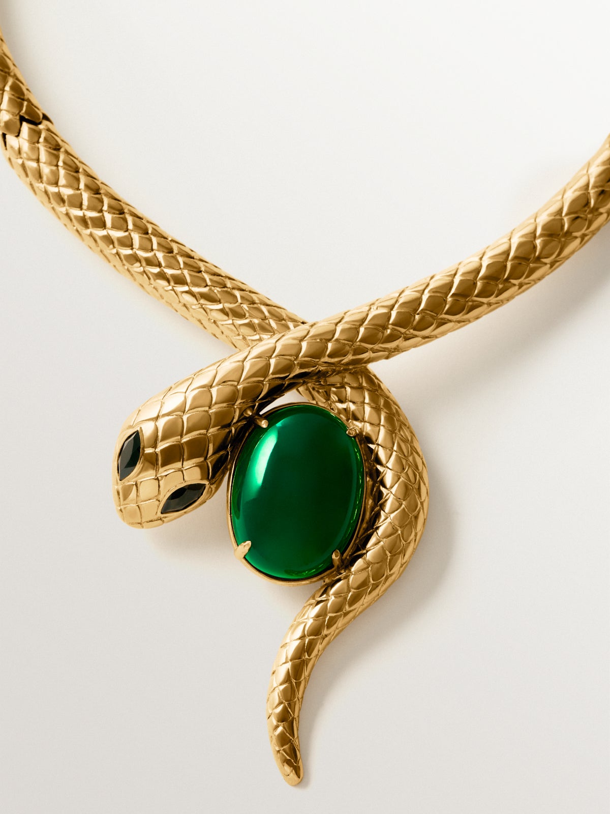 Collar de serpiente en plata 925 bañada en oro amarillo de 18K con ónix verde y espinelas negras
