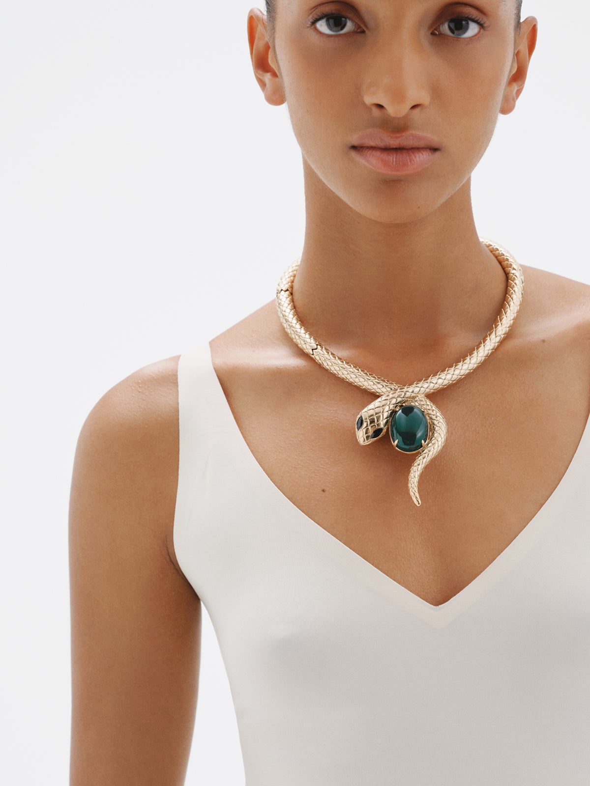 Collar de serpiente en plata 925 bañada en oro amarillo de 18K con ónix verde y espinelas negras