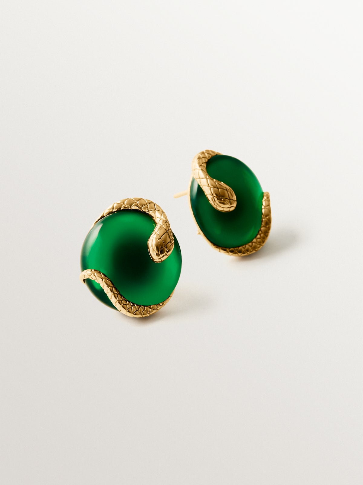 Pendientes de botón de plata 925 bañada en oro amarillo de 18K con ónix verde