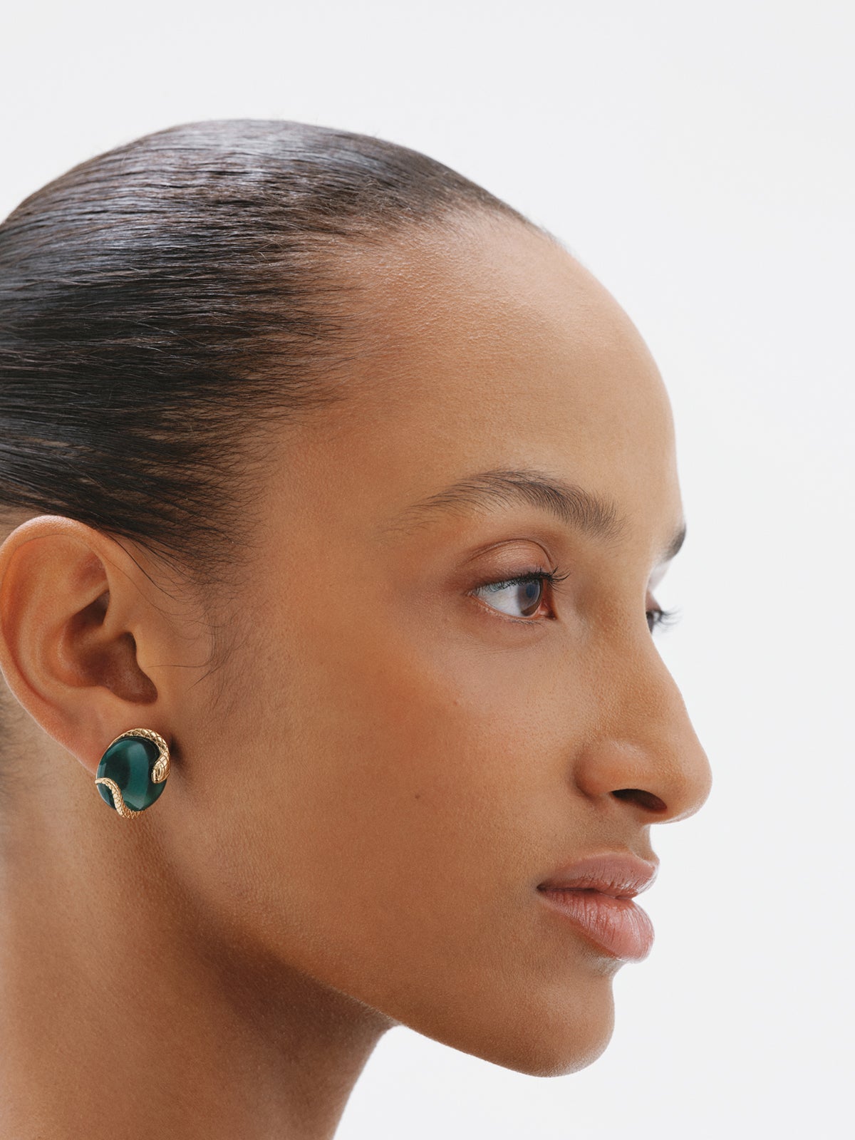 Pendientes de botón de plata 925 bañada en oro amarillo de 18K con ónix verde