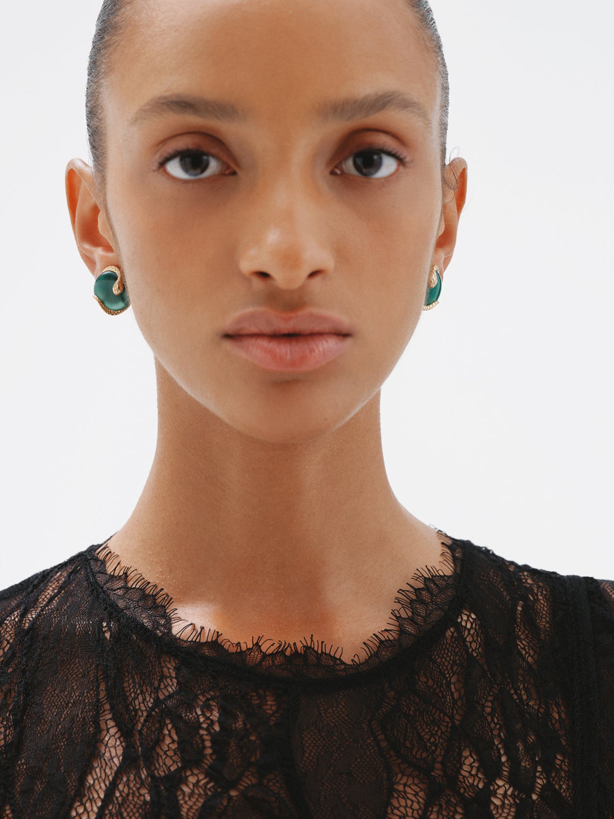 Pendientes de botón de plata 925 bañada en oro amarillo de 18K con ónix verde