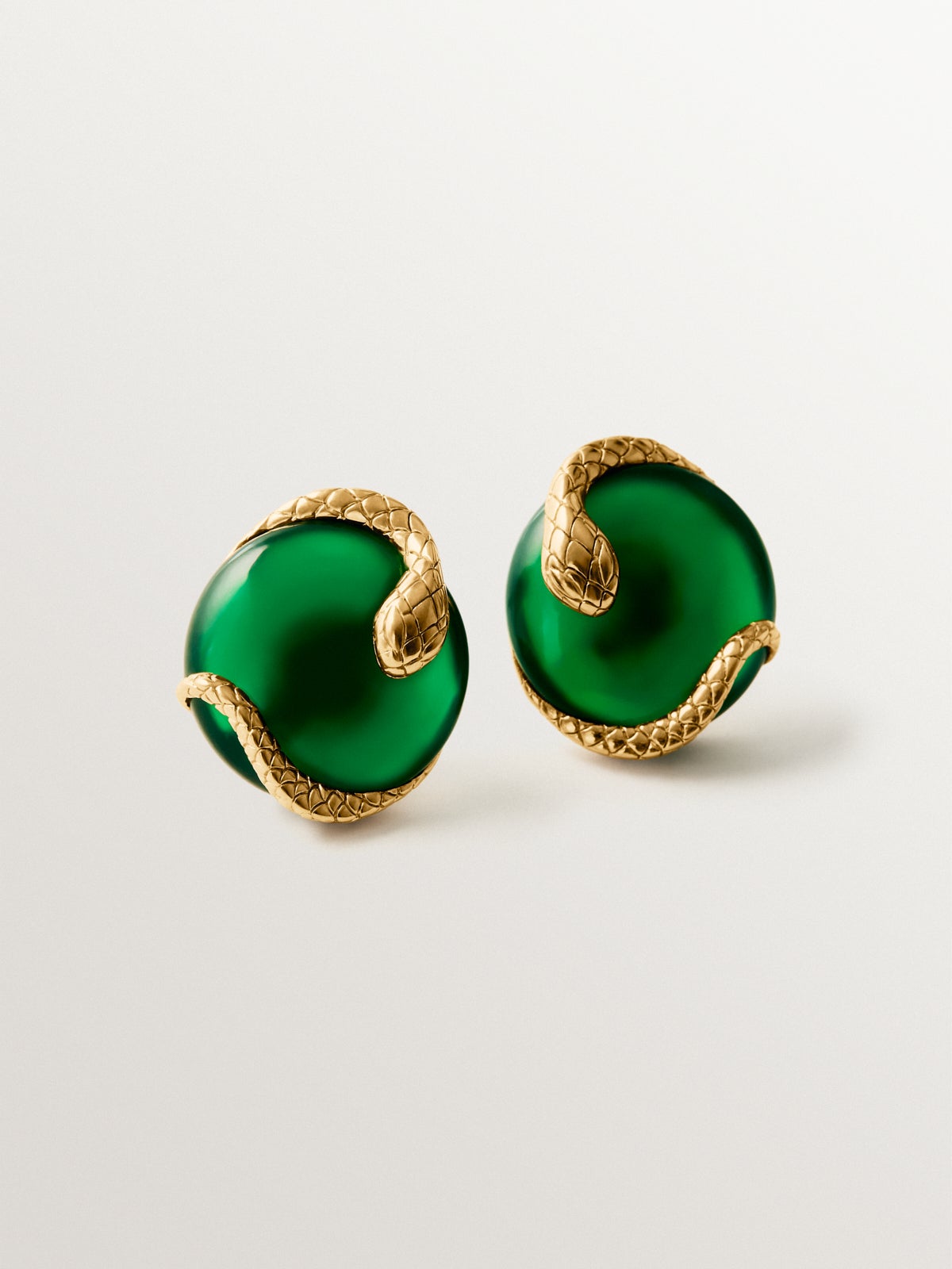 Pendientes de botón de plata 925 bañada en oro amarillo de 18K con ónix verde