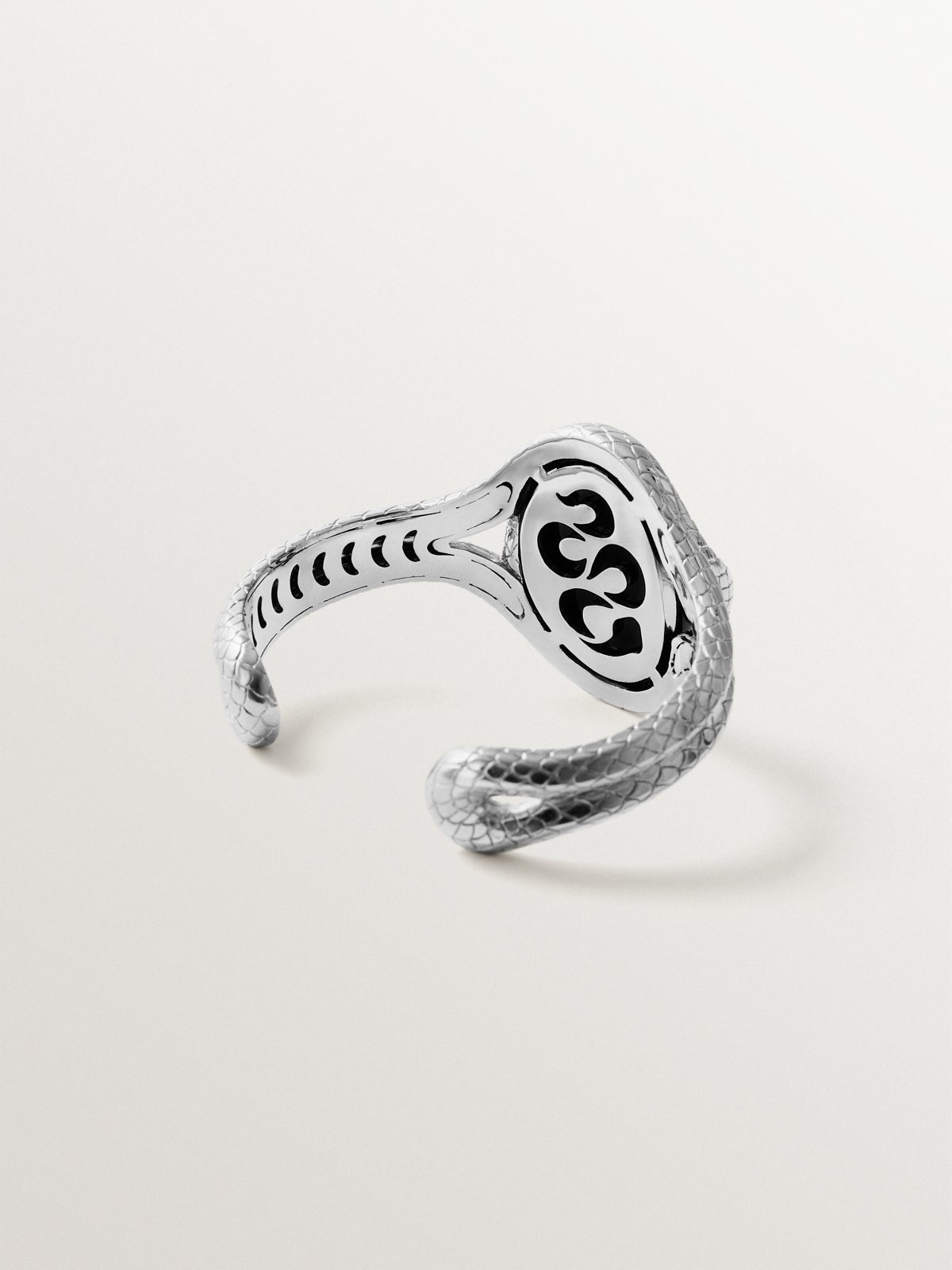 Brazalete de serpiente en plata 925 con ónix negro