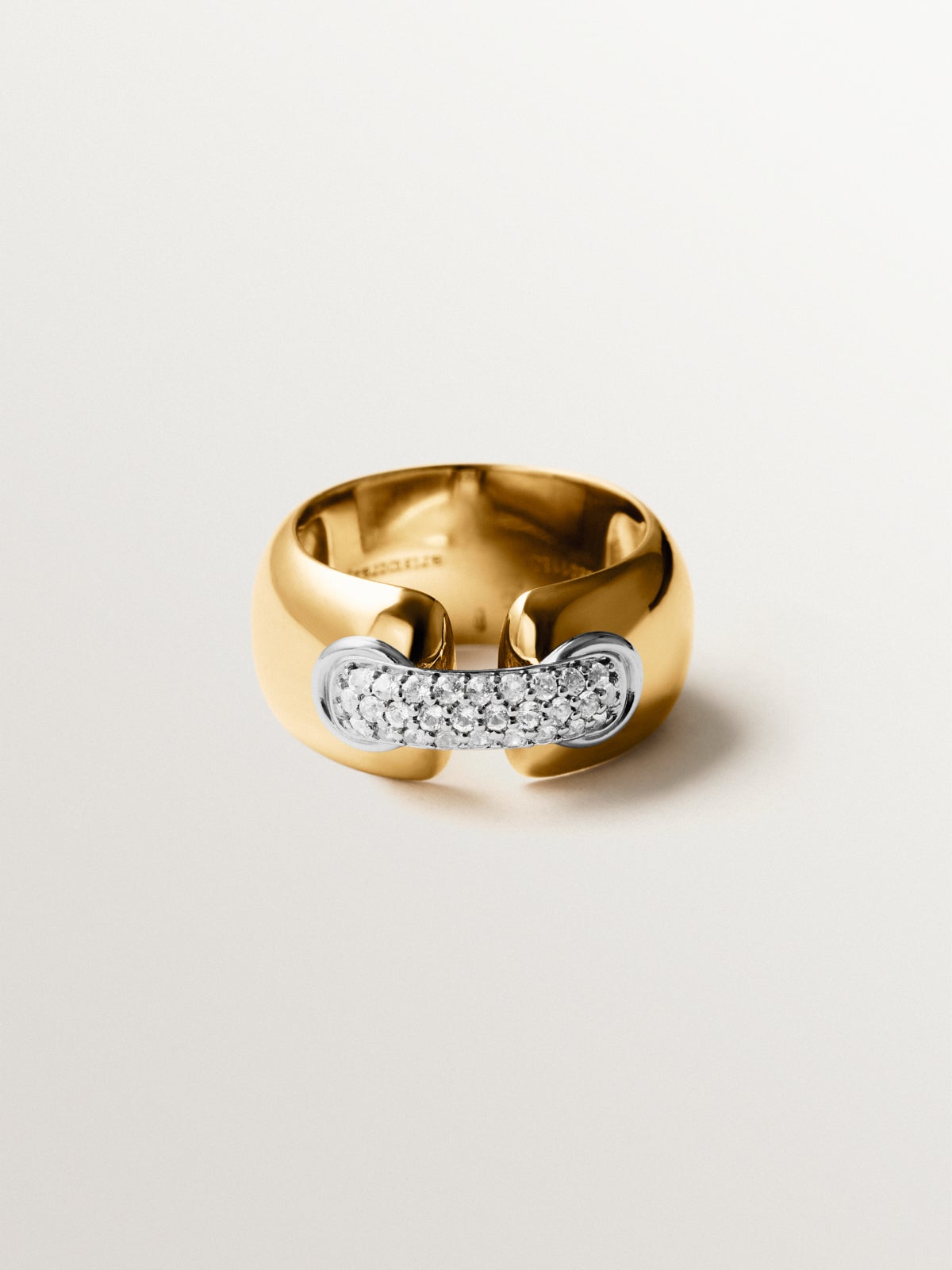 Anillo de plata 925 bañada en rodio y oro amarillo de 18K con pavé de topacios blancos