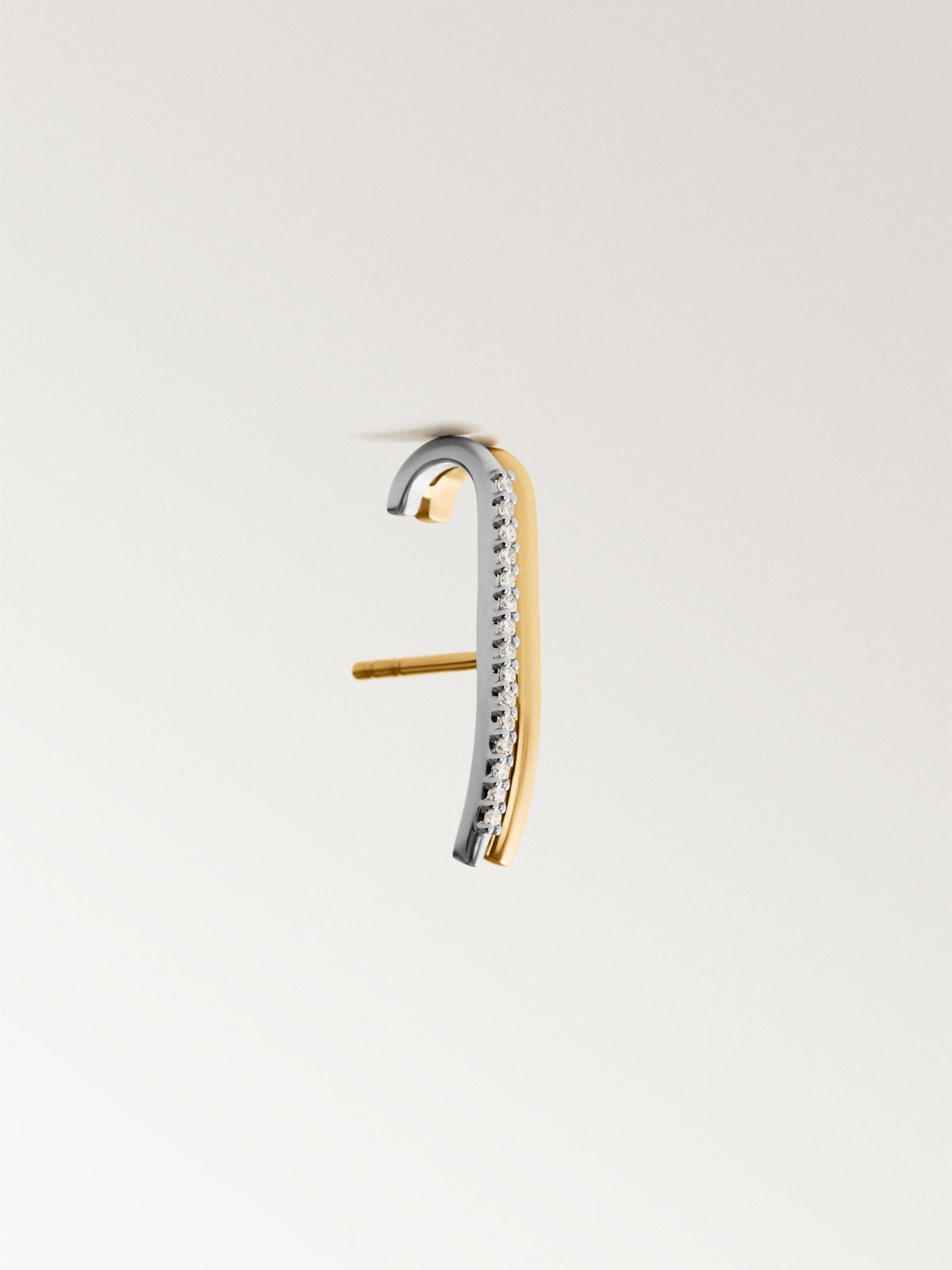 Pendiente individual de oro blanco y amarillo de 18K con diamantes