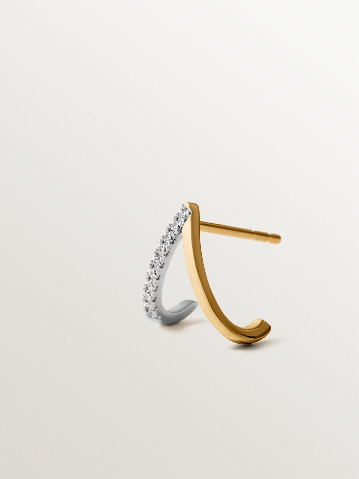 Pendiente individual de oro blanco y amarillo de 18K con esmeralda y diamantes