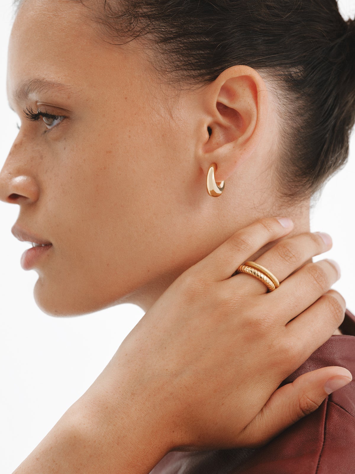 Anillo mediano gallonado de plata 925 bañada en oro de 18K