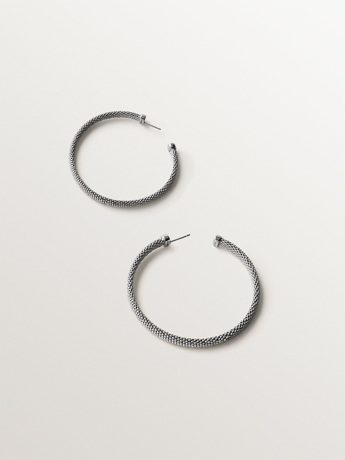 Medium 925 silver earrings with mesh texture