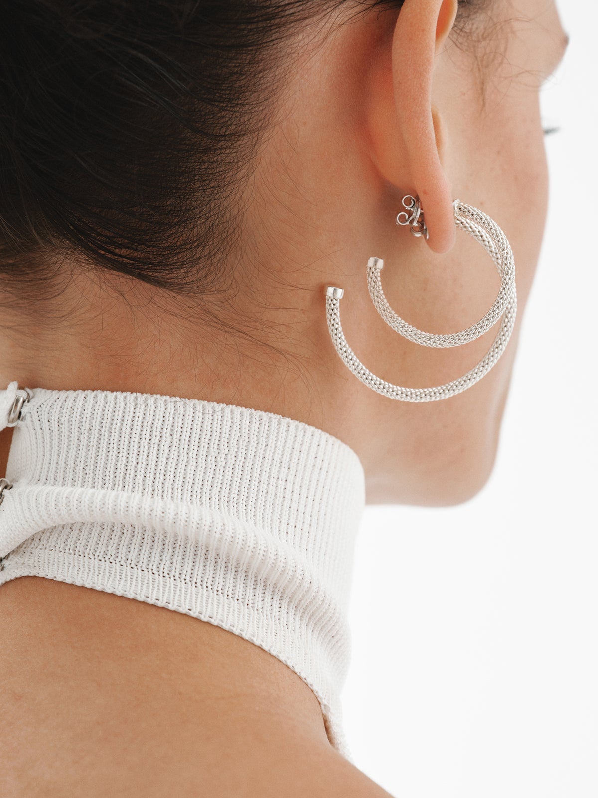 Medium 925 silver earrings with mesh texture