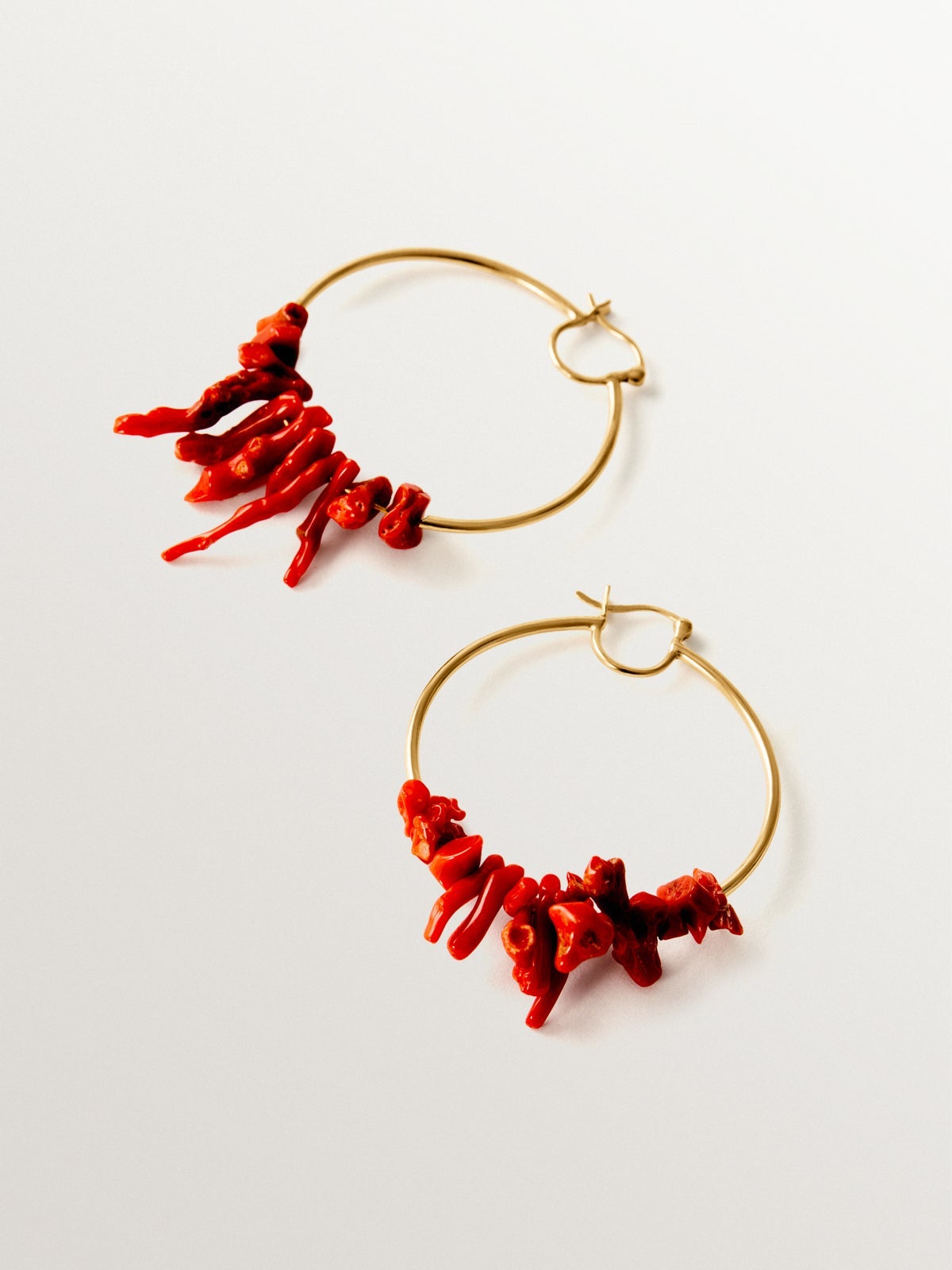 Pendientes de plata 925 bañada en oro de 18K con coral natural