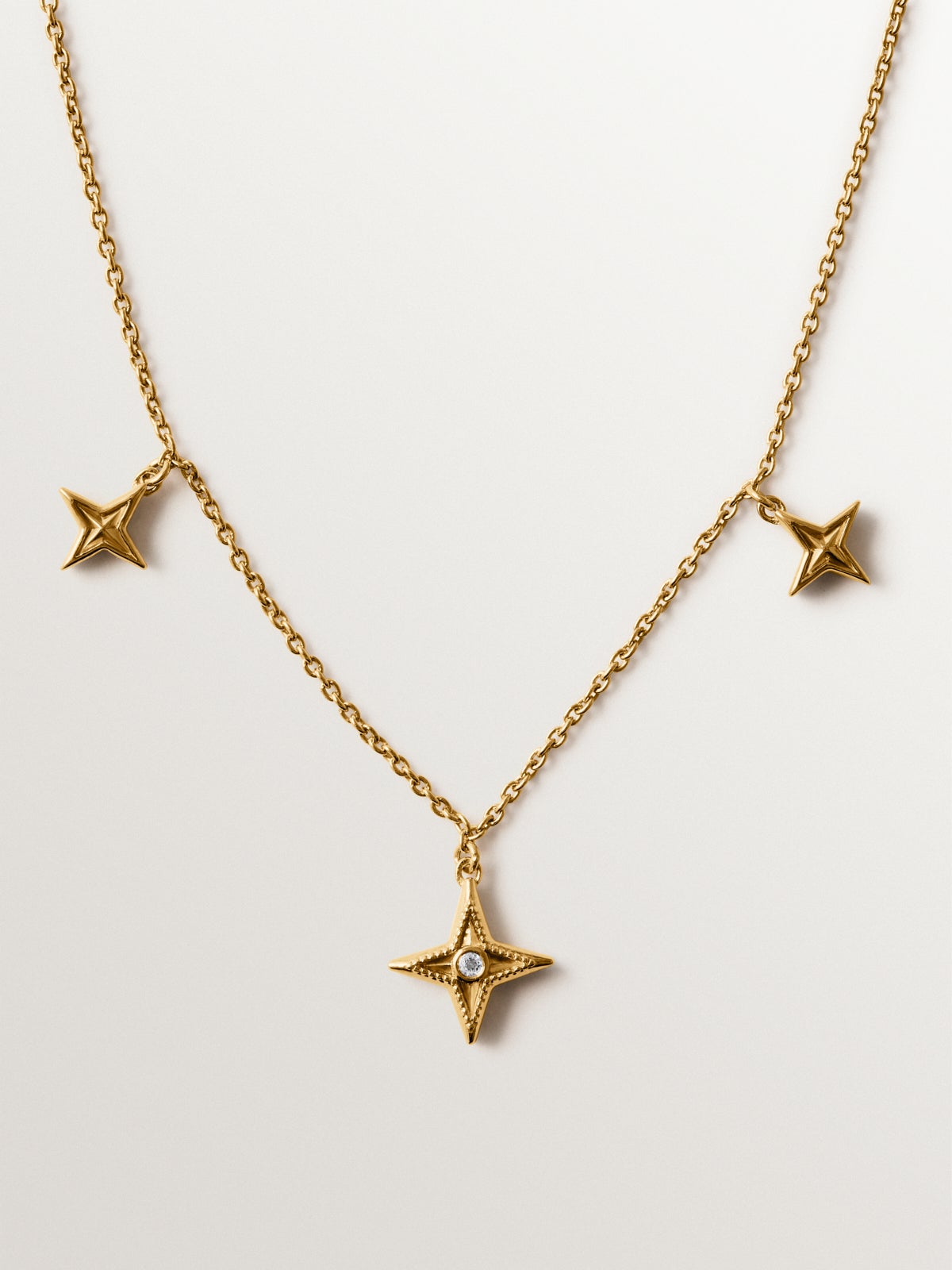Collar de plata 925 bañada en oro amarillo de 18K con topacio blanco y estrellas